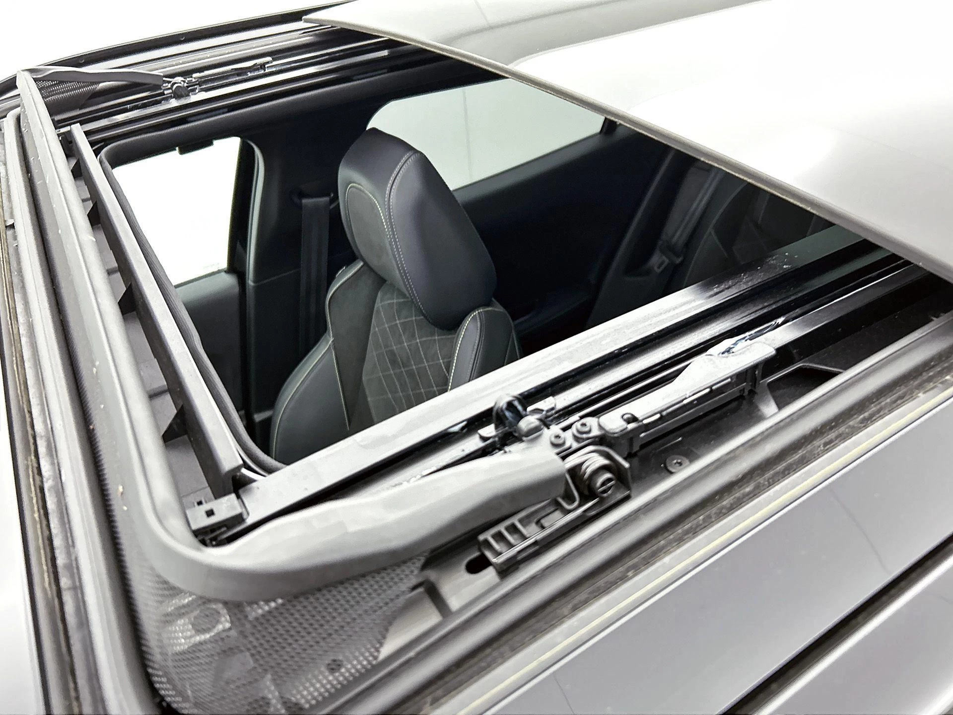 Peugeot-e-2008-image-44