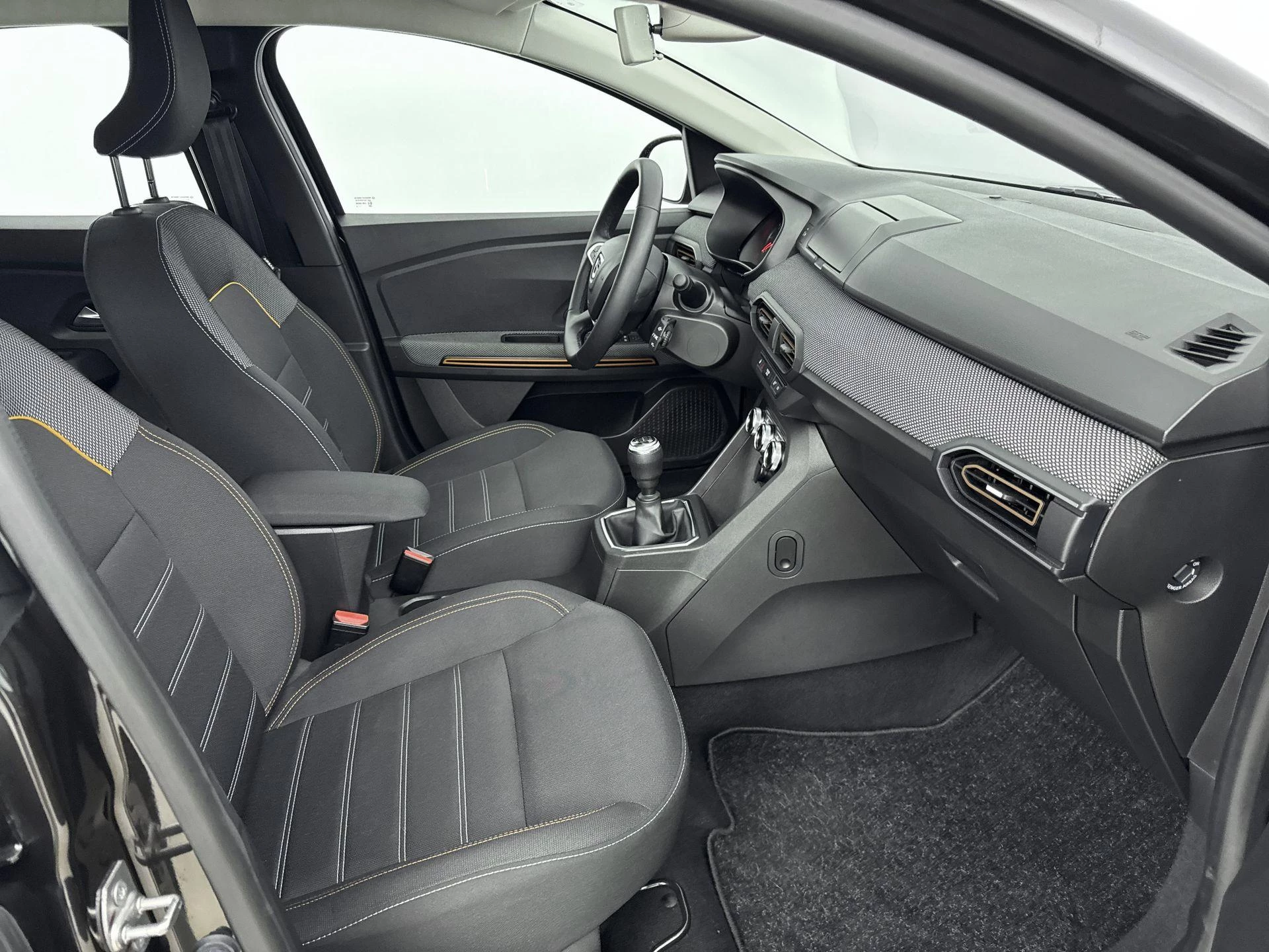 Dacia-Sandero Stepway-image-24