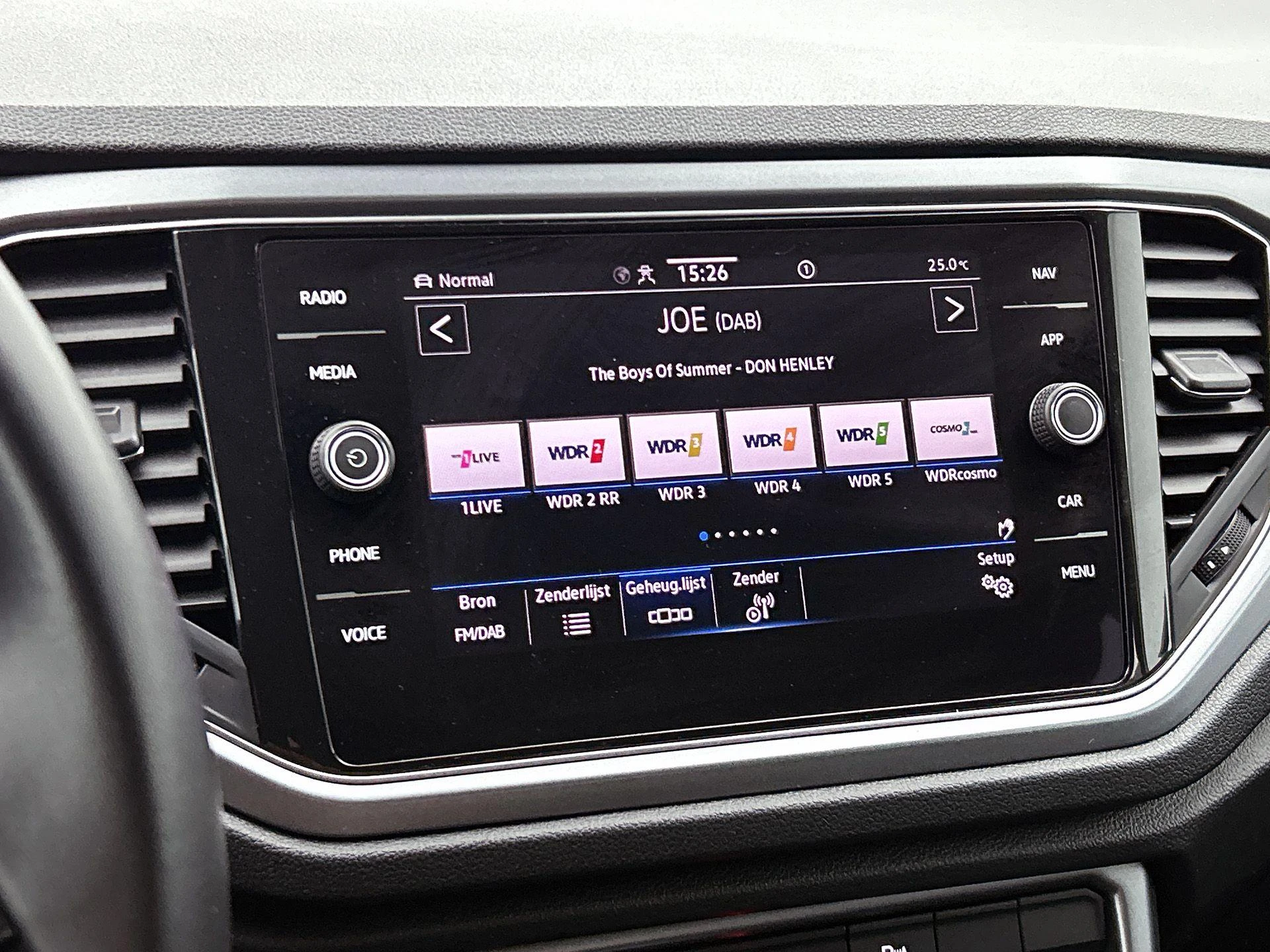 Volkswagen-T-Roc-image-5