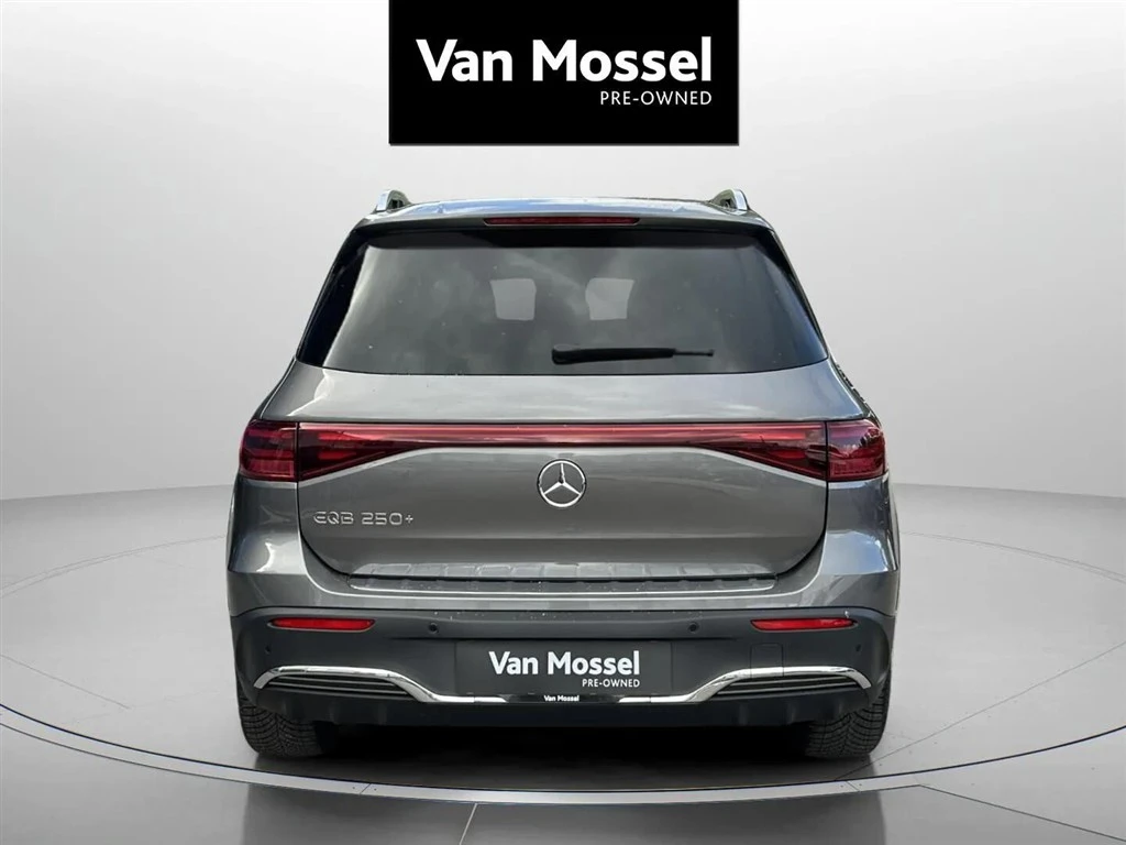Mercedes-Benz-EQB-image-5