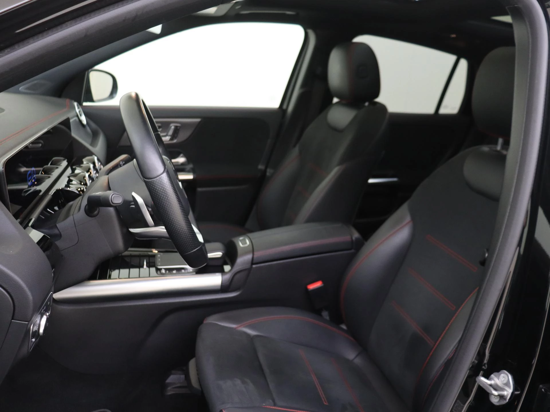 Mercedes-Benz-EQA-image-11