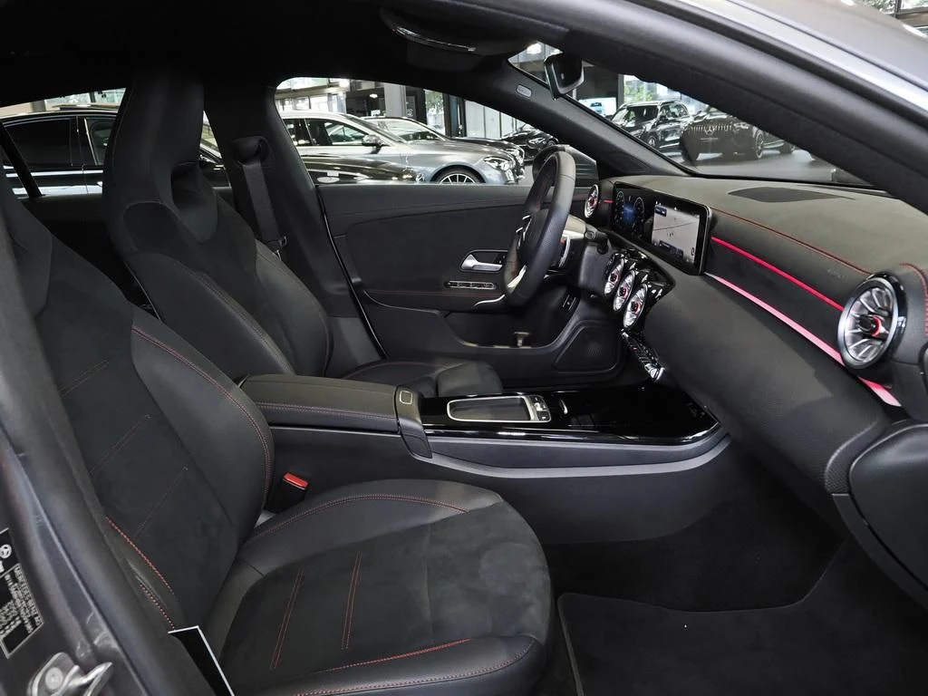 Mercedes-Benz-CLA 200-image-12