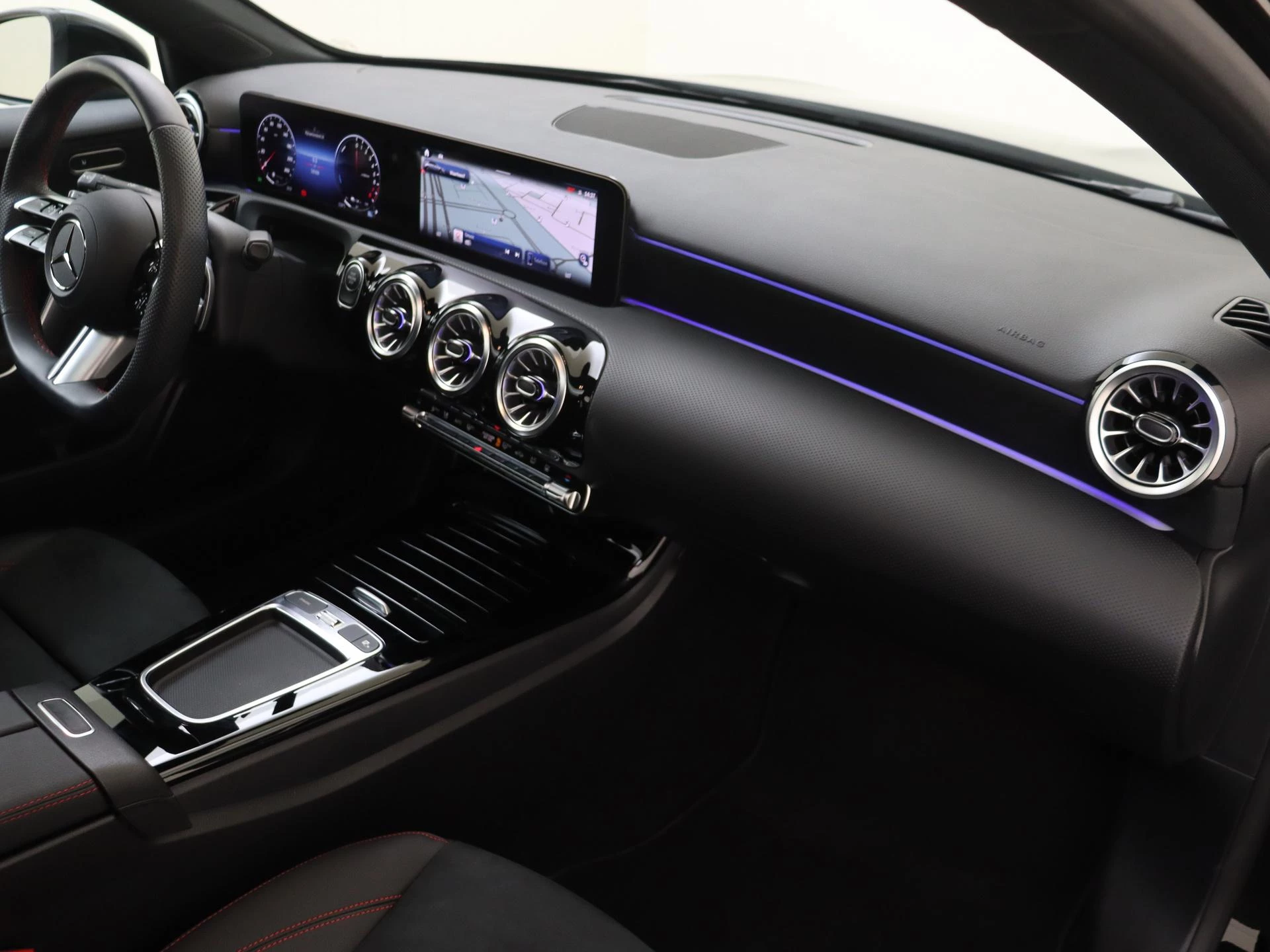Mercedes-Benz-A-Klasse-image-12