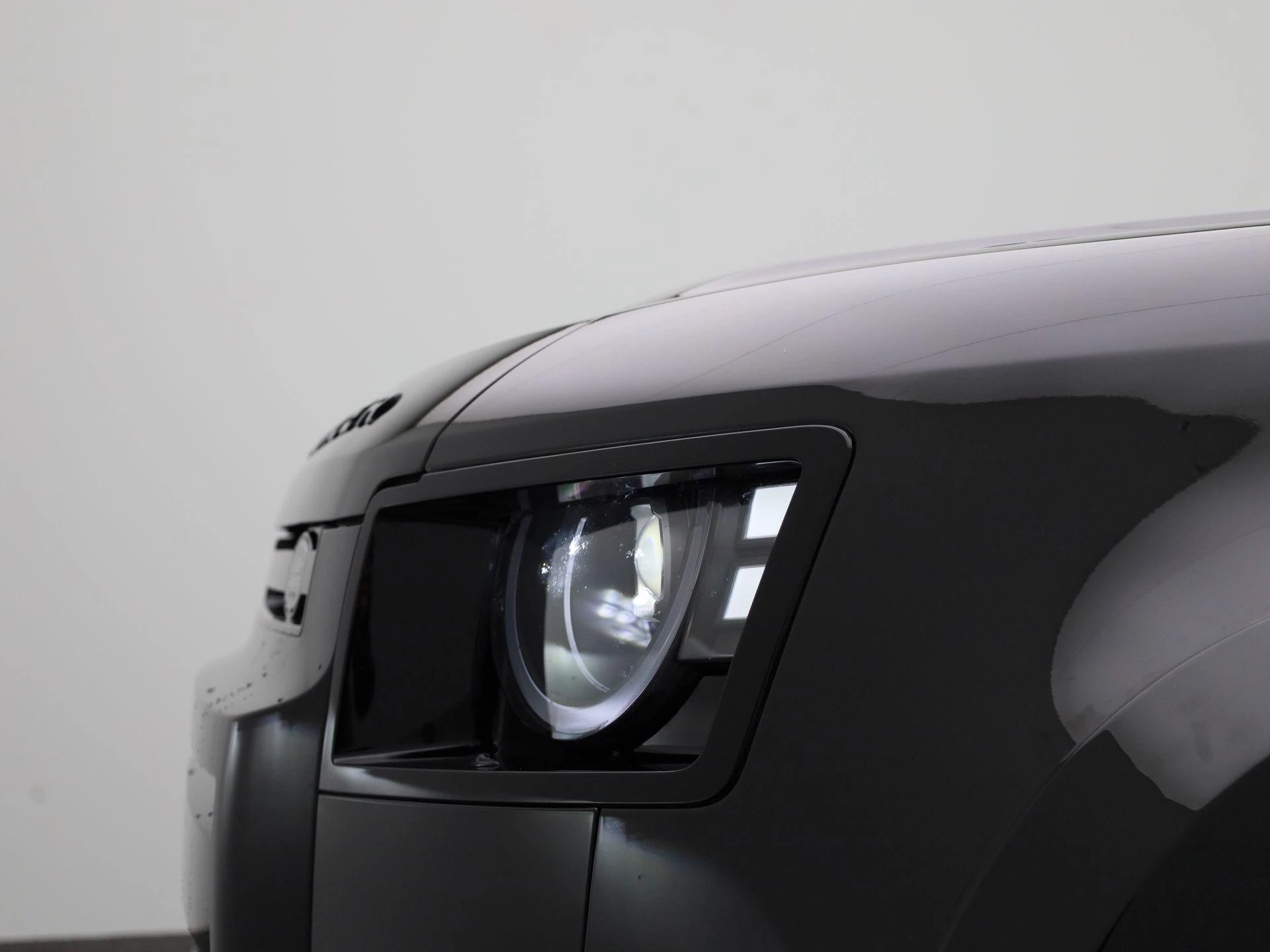 Land Rover-Defender-image-16