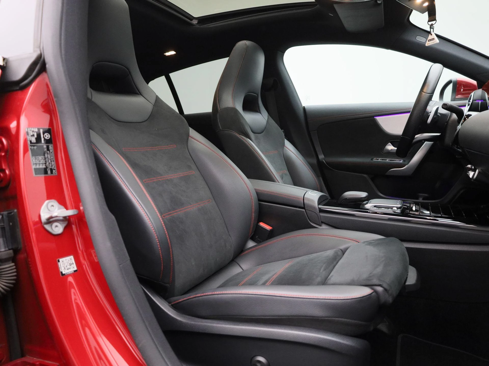 Mercedes-Benz CLA 180 d AMG Line Shooting Brake + CARPLAY + PANO DAK + TREKHAAK + MEMORY SEATS +