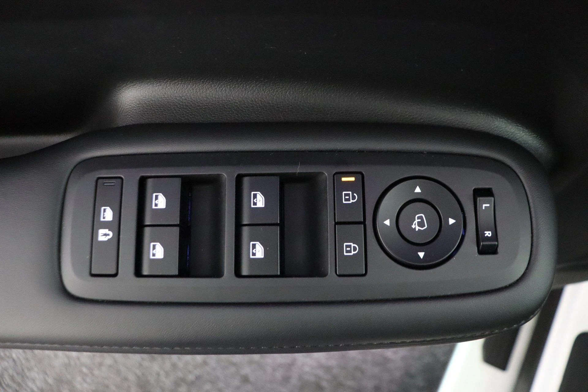 Hyundai-Santa Fe-image-23