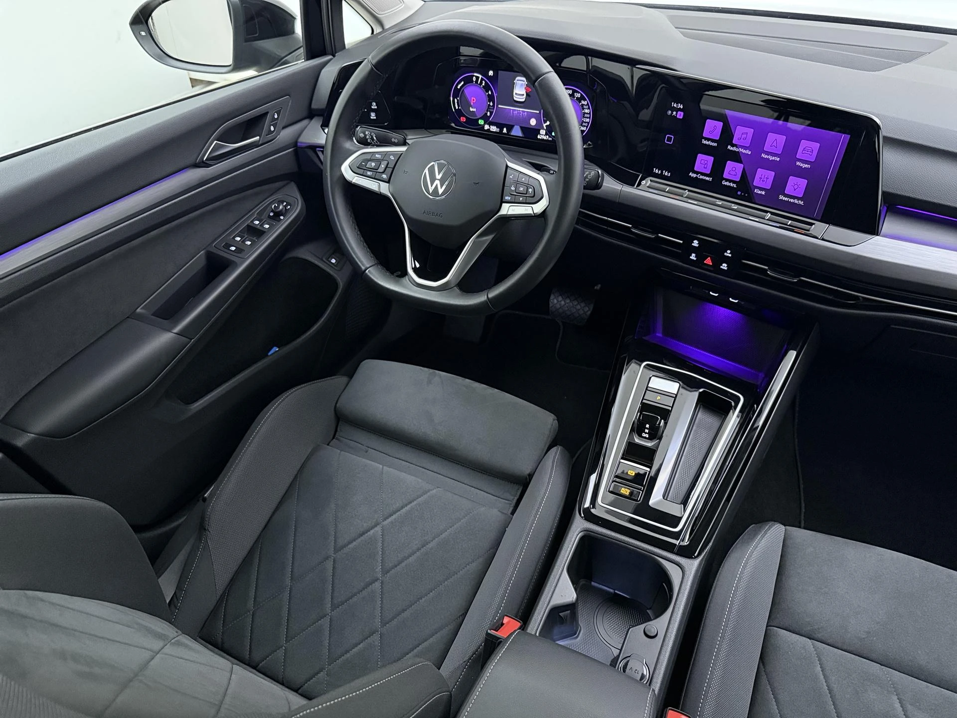 Volkswagen-Golf-image-18