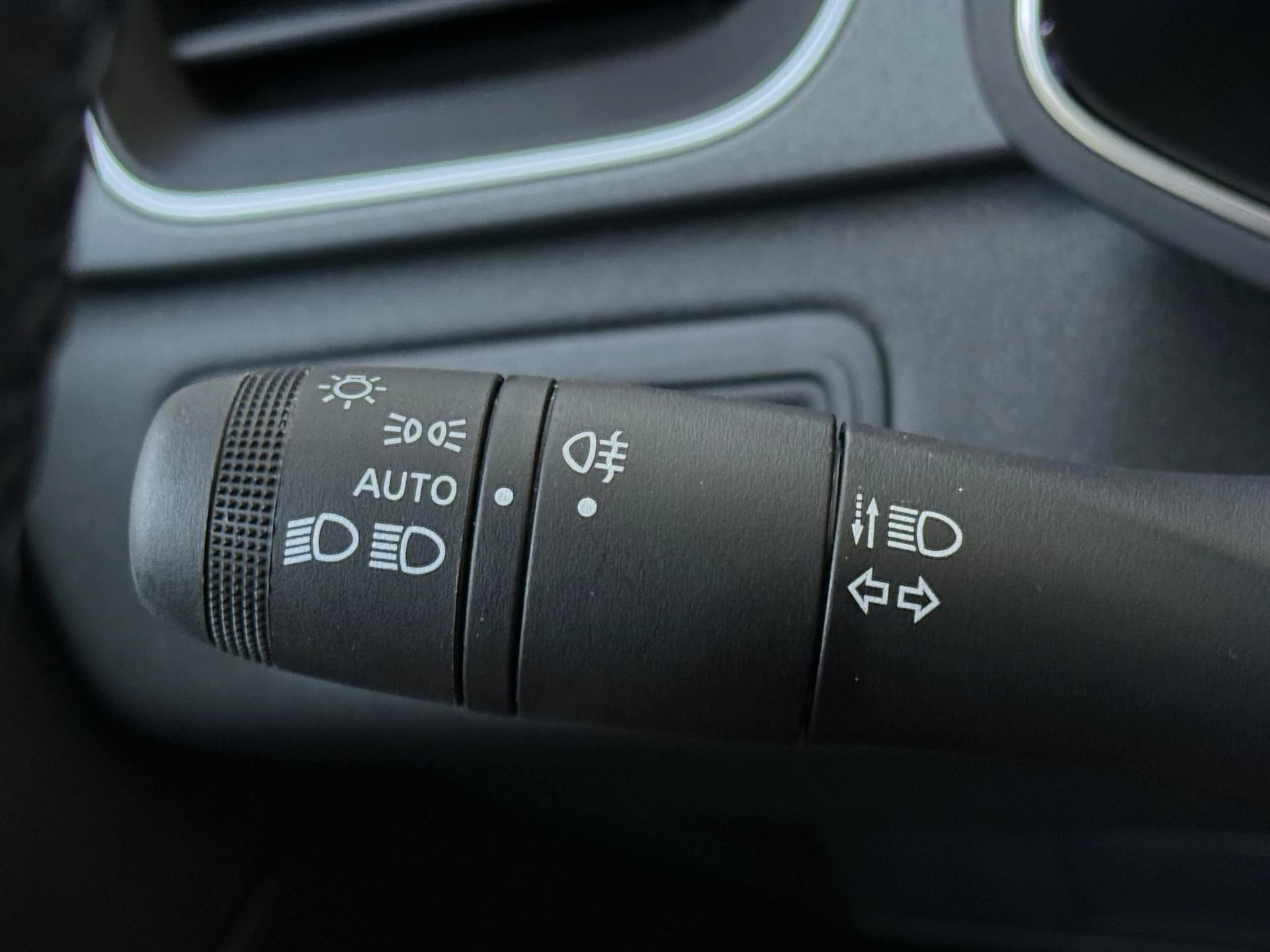 Renault Captur 1.8 E-Tech full hybrid 160 techno