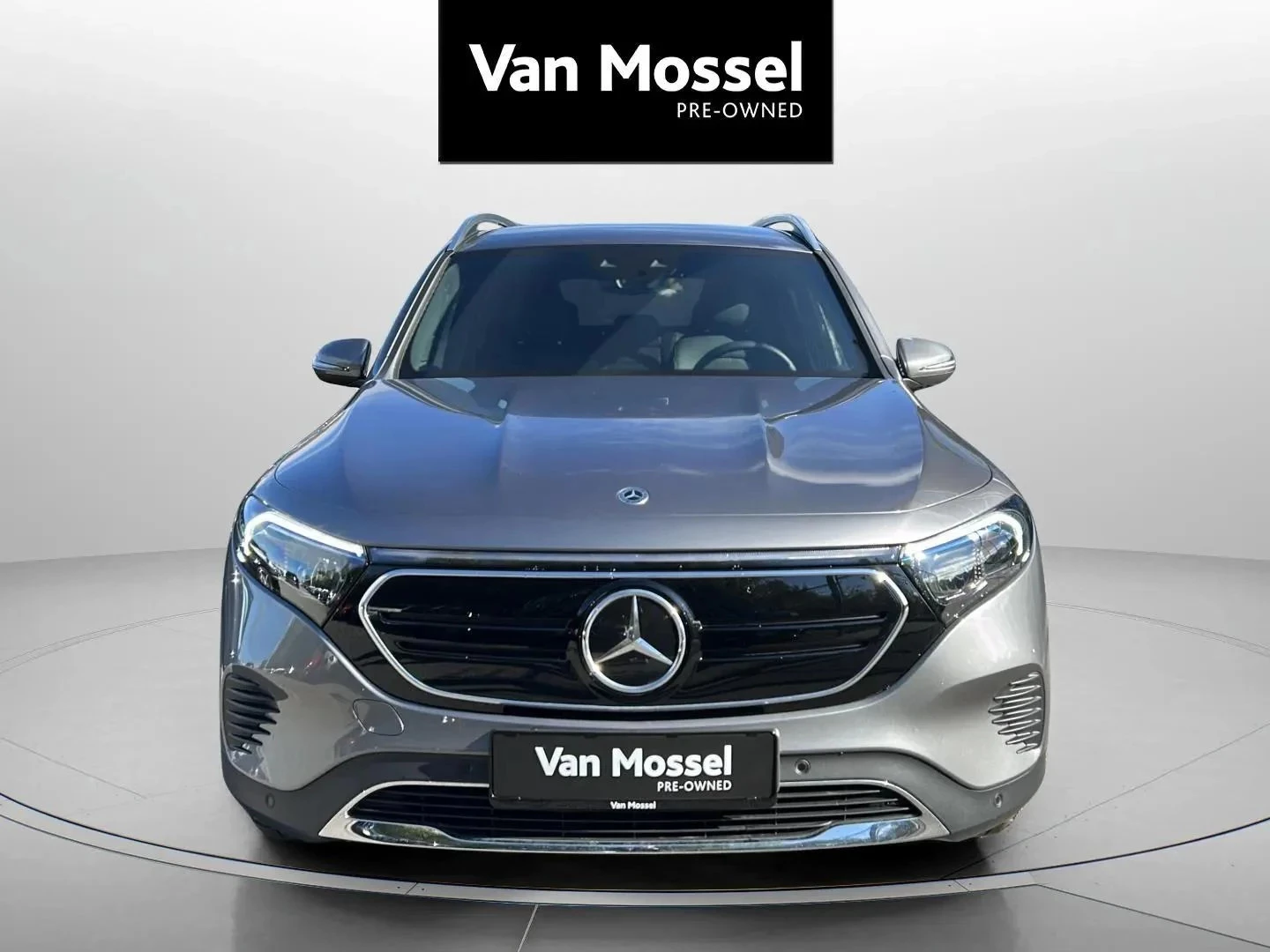 Mercedes-Benz-EQB-image-1