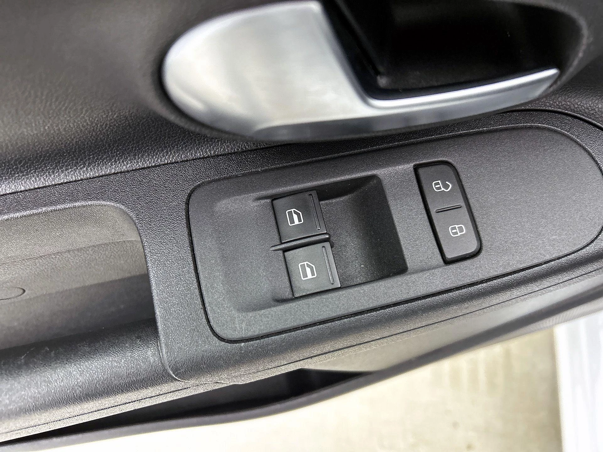 Volkswagen-up!-image-23