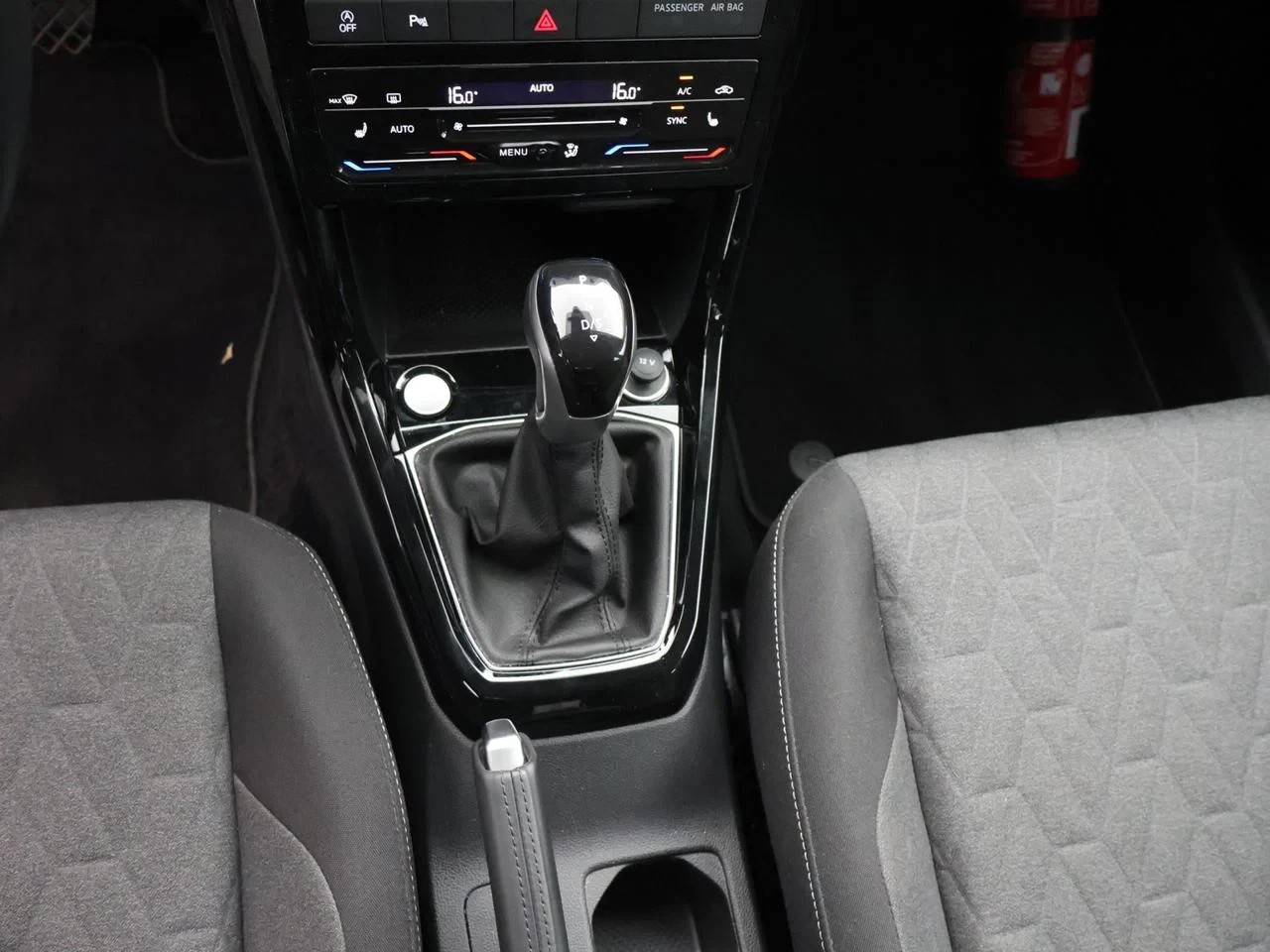 Volkswagen-T-Cross-image-17