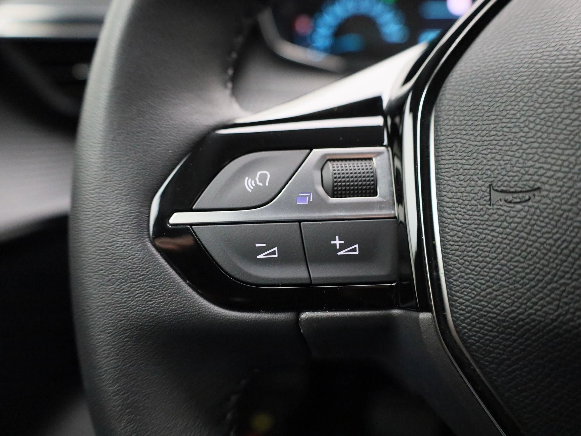 Peugeot-e-208-image-20