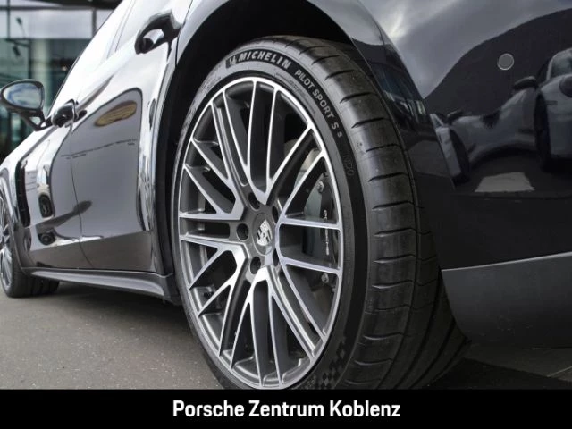 Porsche Panamera 4 E-Hybrid -