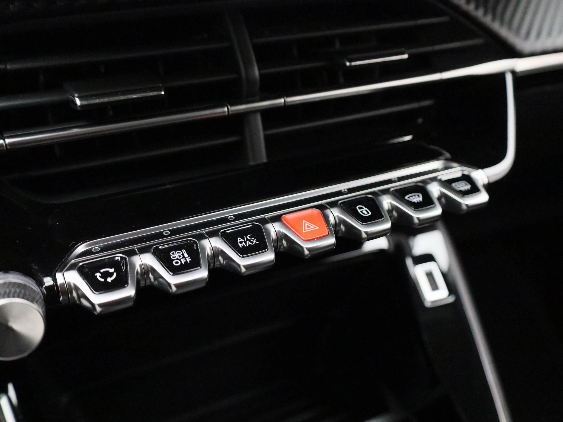 Peugeot-208-image-28