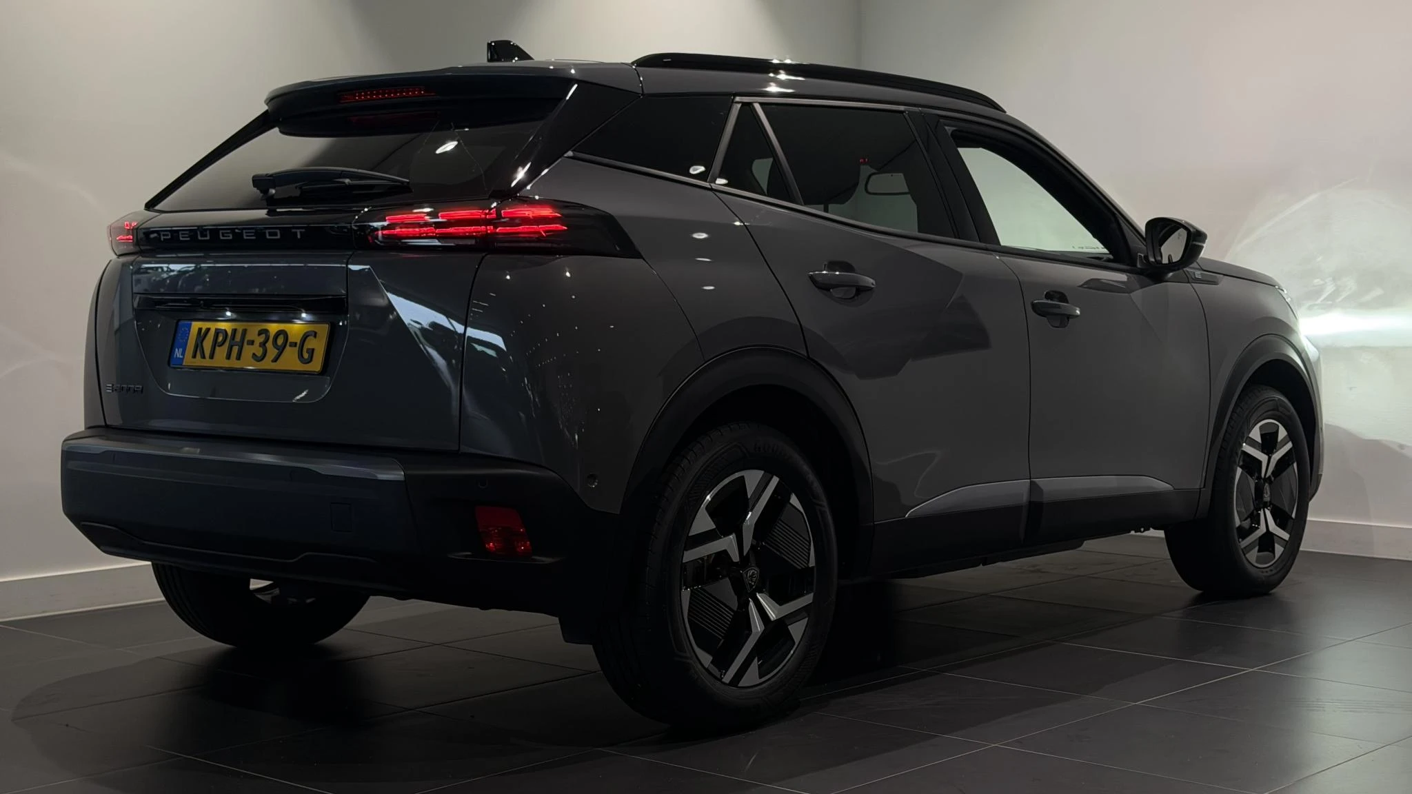 Peugeot-e-2008-image-16