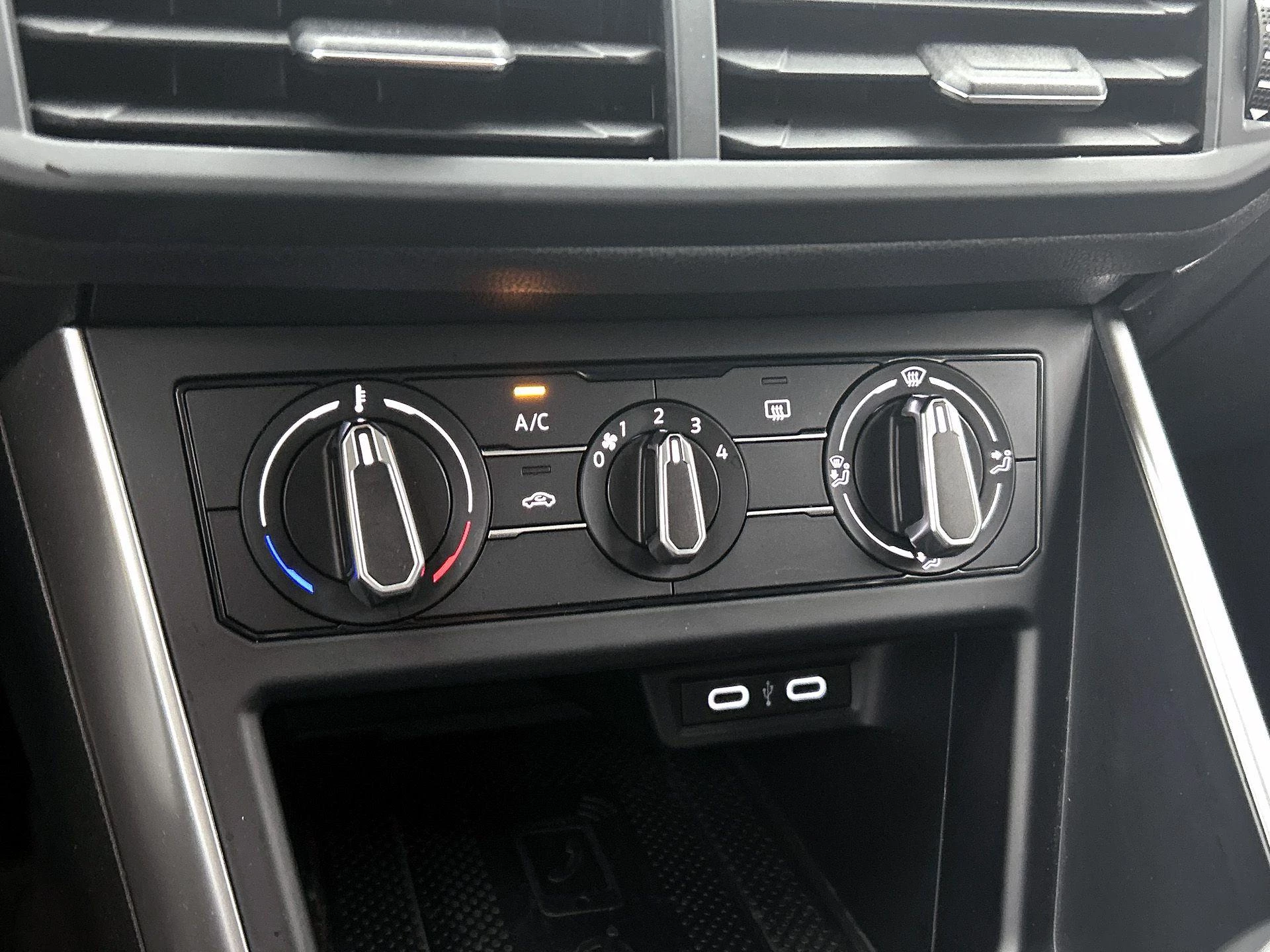 Volkswagen-Polo-image-20
