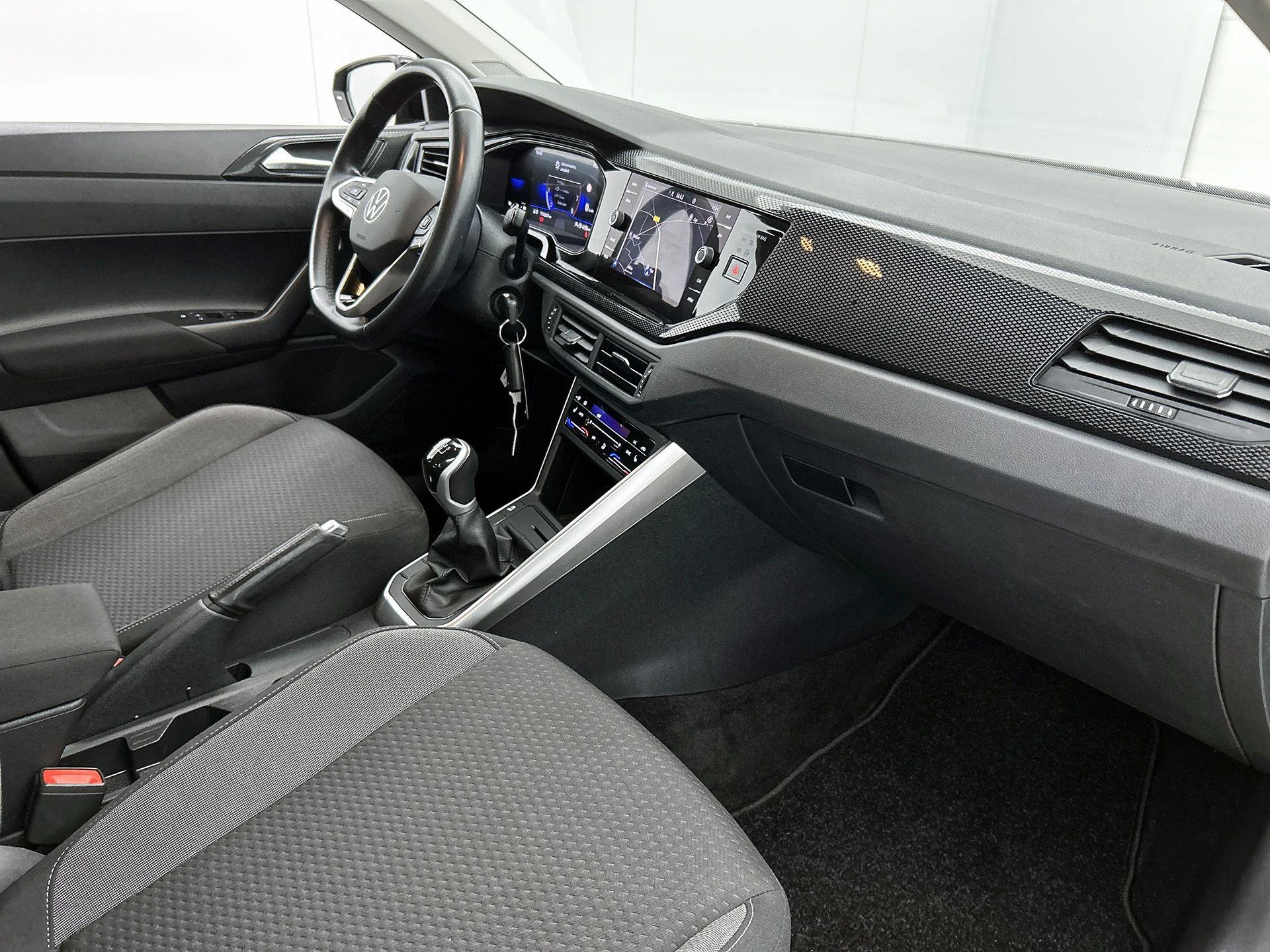Volkswagen-Polo-image-19