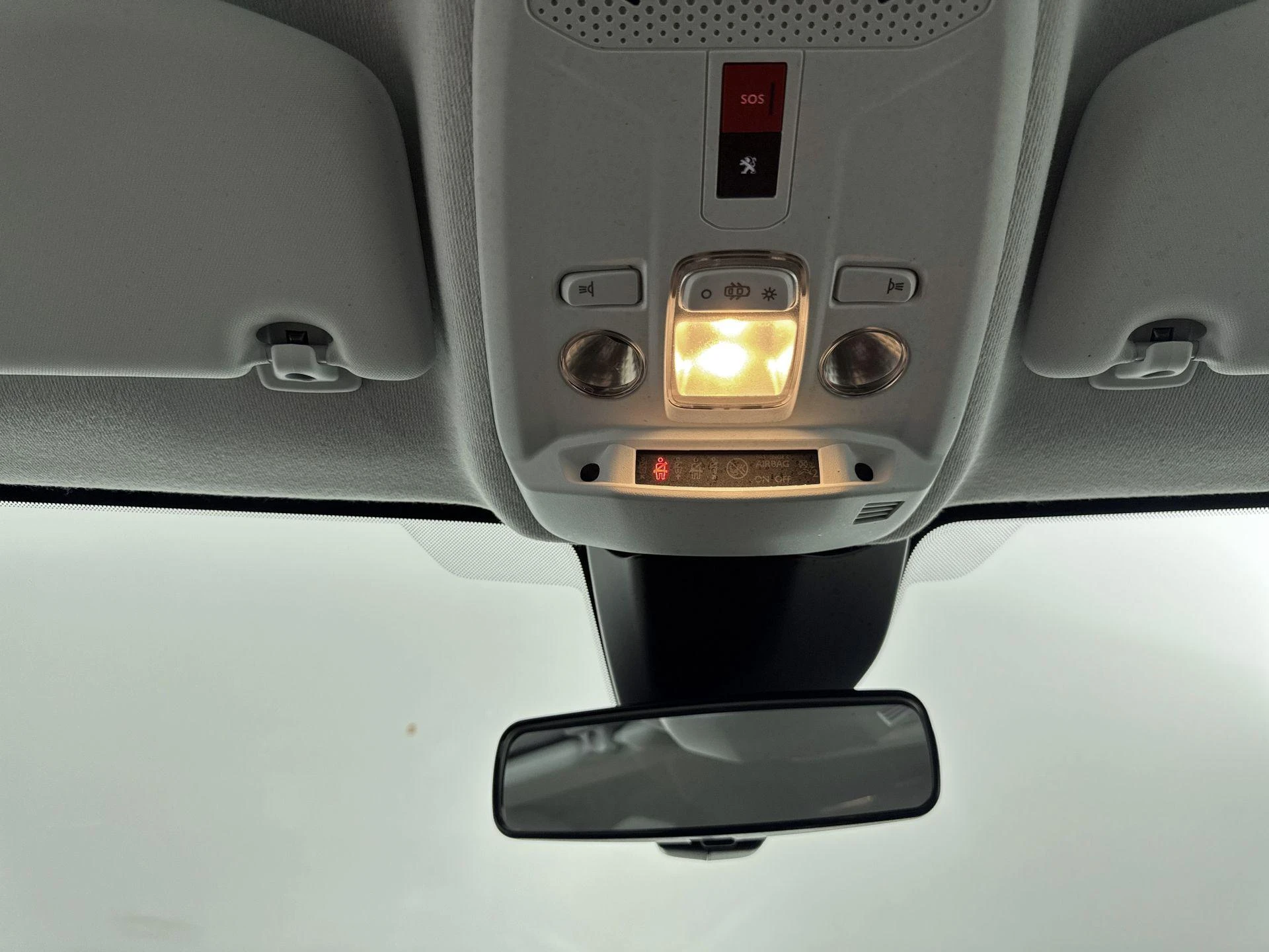 Peugeot-e-208-image-16