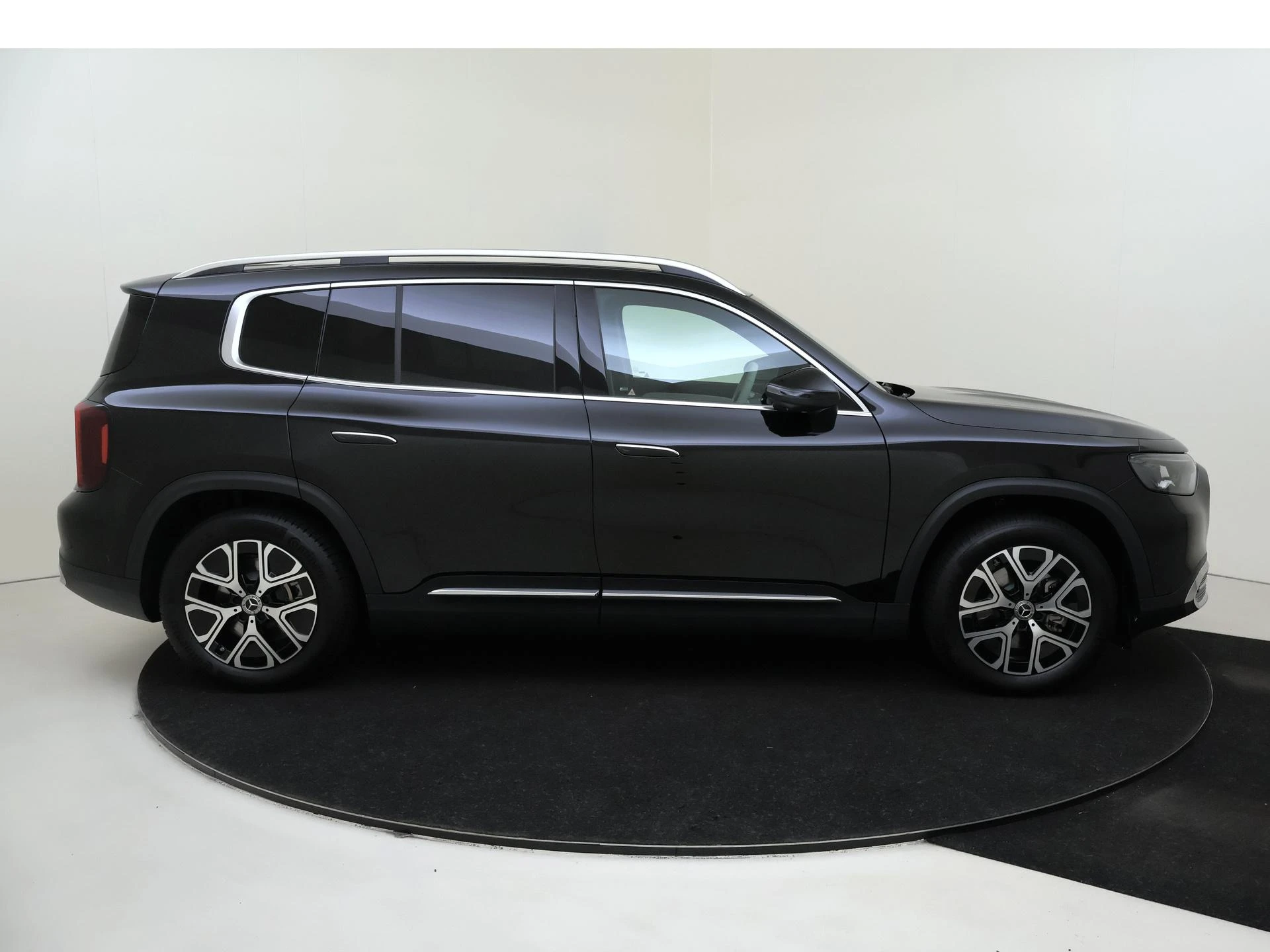 Mercedes-Benz-GLB-image-8