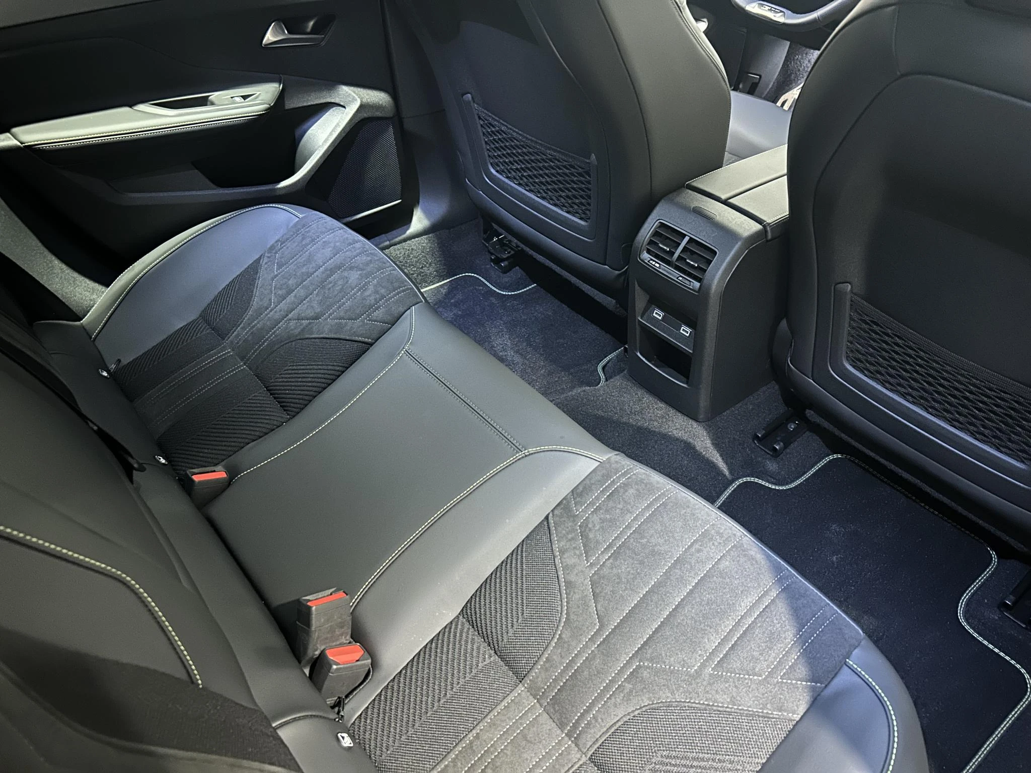 Peugeot-408-image-23