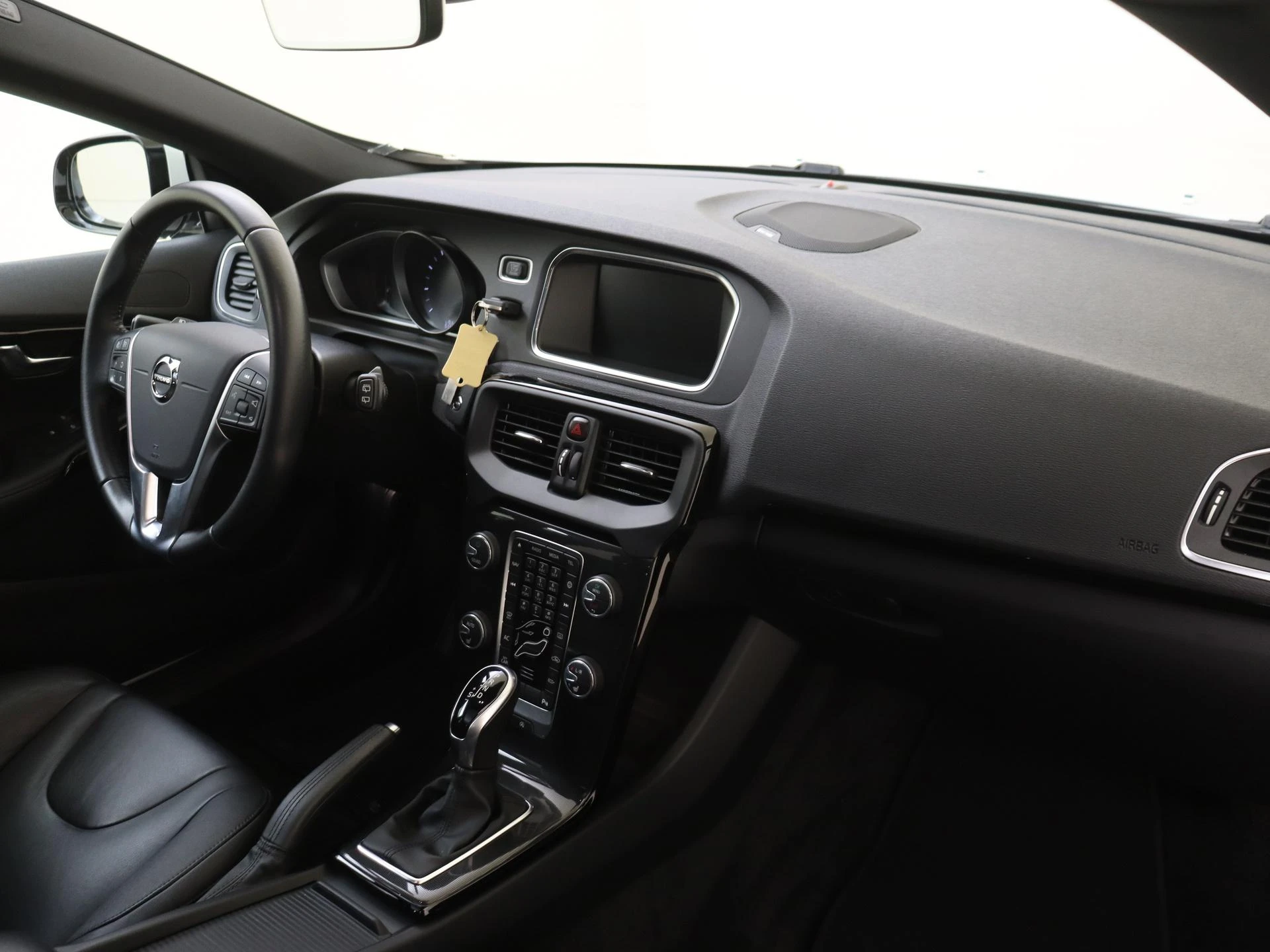 Volvo-V40-image-4