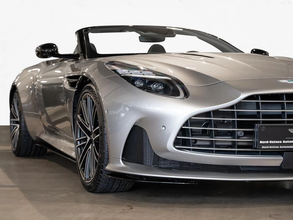 Aston Martin-DB12-image-21