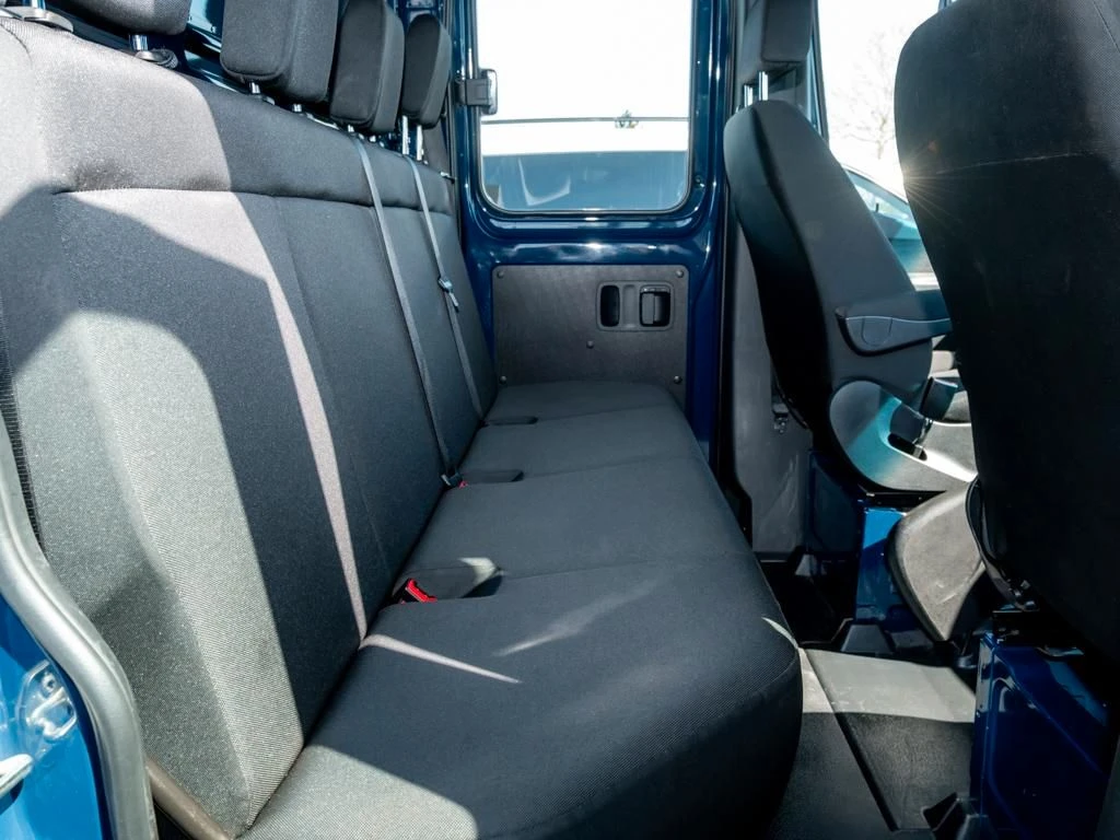 Mercedes-Benz-Sprinter 215-image-12