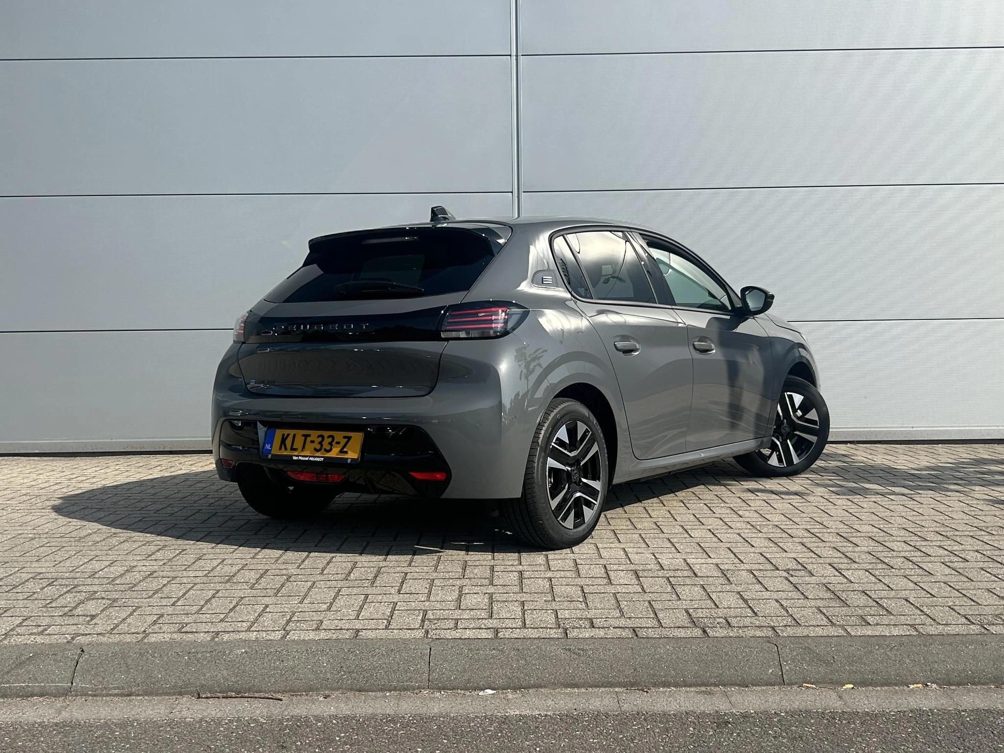 Peugeot-e-208-image-5