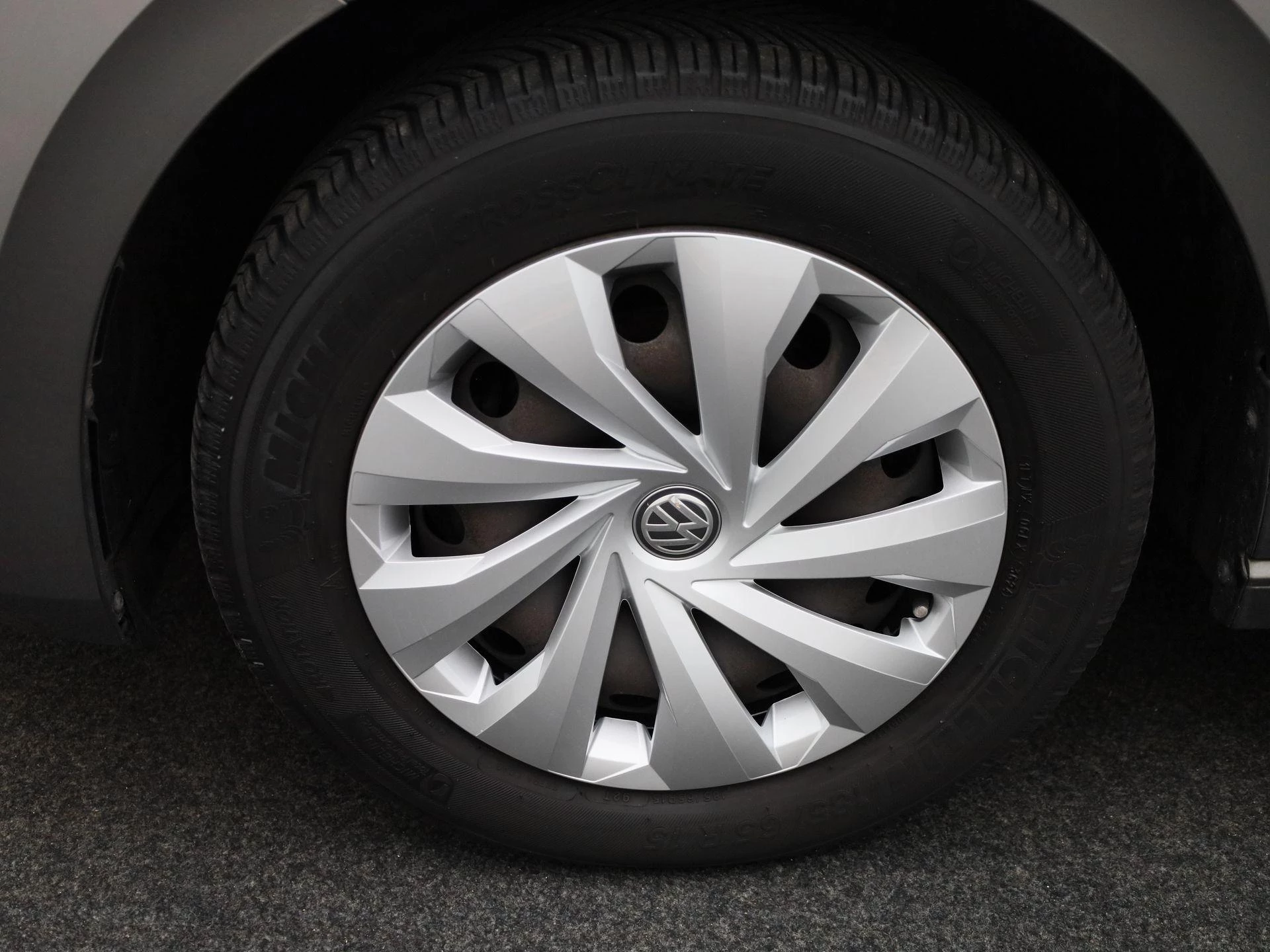 Volkswagen-Polo-image-13