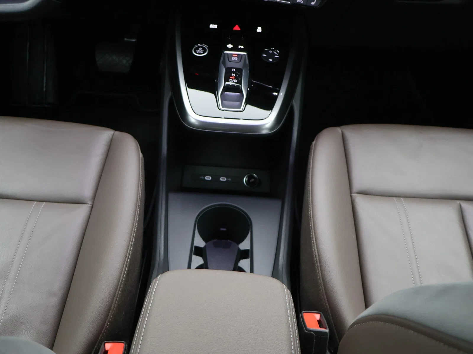 Audi Q4 Sportback e-tron Audi Q4 Sportback S line 40e-tron 204PK *AUTOMAAT*BRUIN LEDER*CRUISE*VIRTUAL COCKPIT*NAVI*APP-CONNECT*PDC*...*