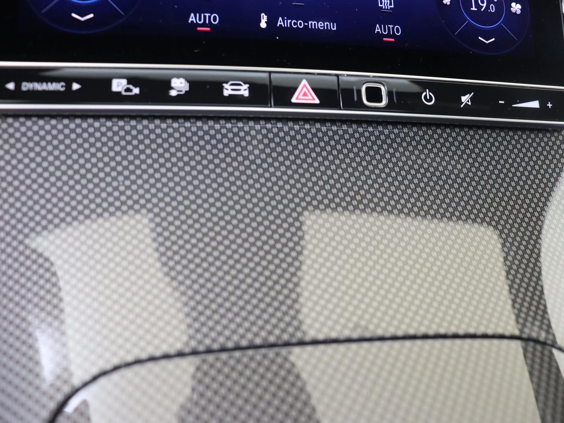 Mercedes-Benz-GLC-image-17