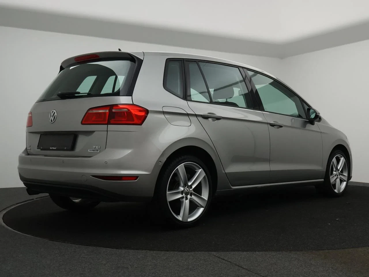 Volkswagen-Golf Sportsvan-image-5