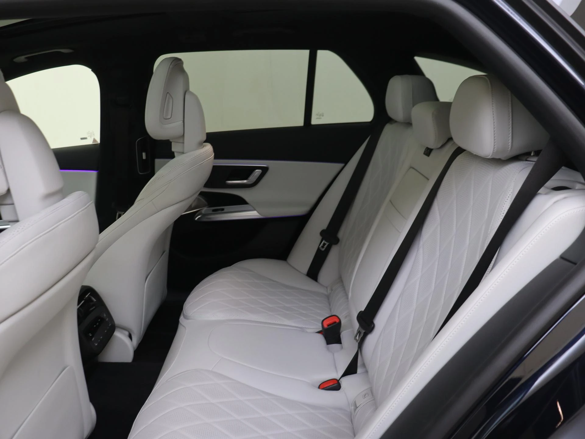 Mercedes-Benz-E-Klasse-image-15