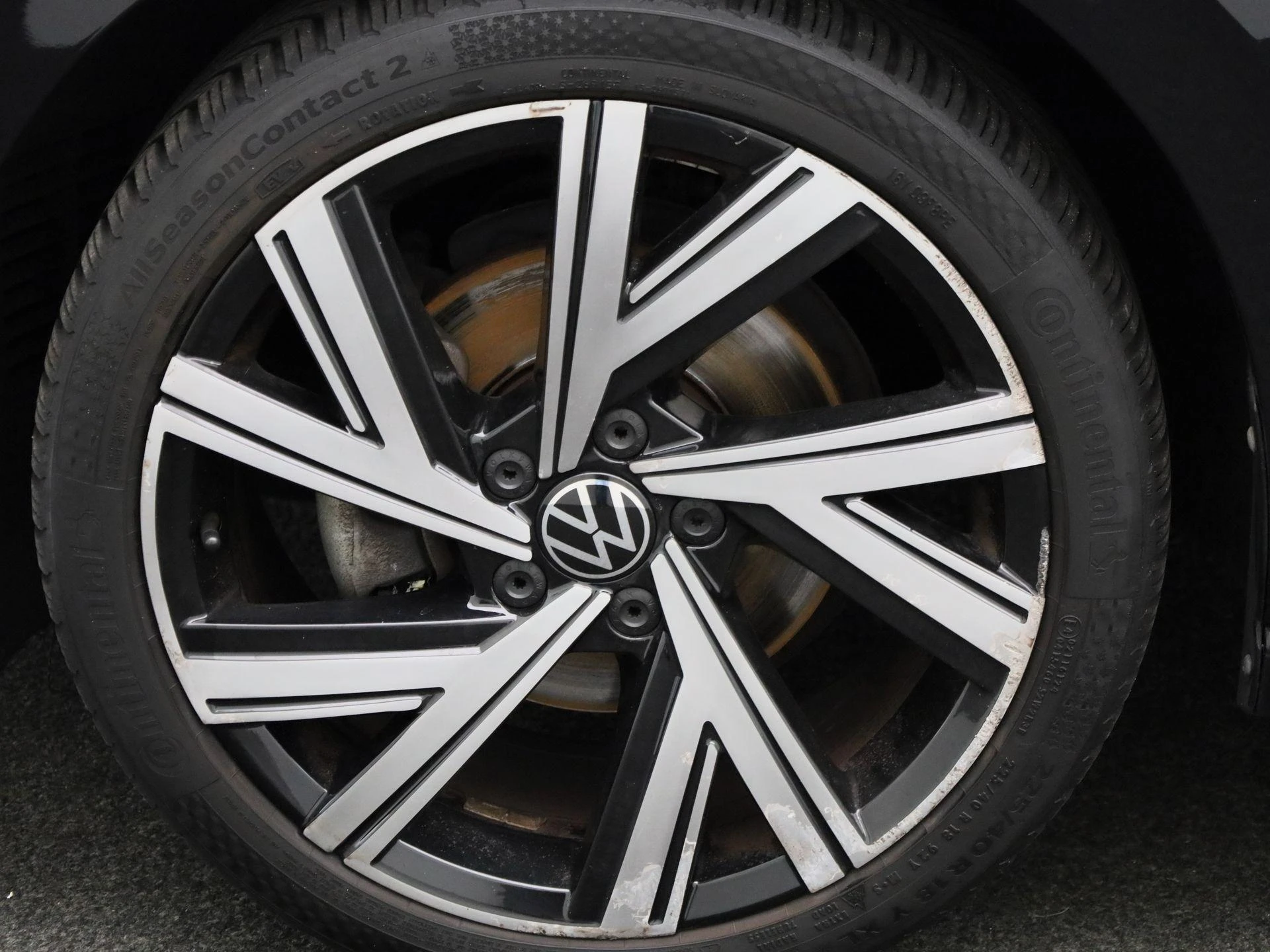 Volkswagen-Golf-image-12
