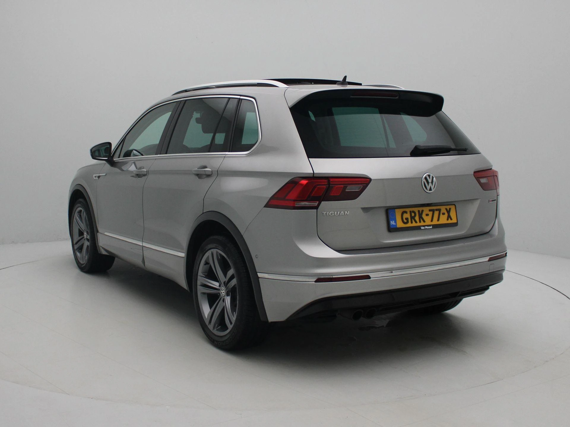 Volkswagen-Tiguan-image-2