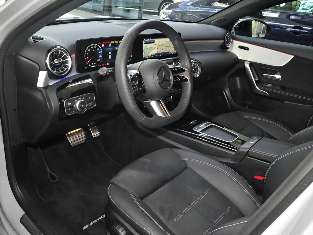 Mercedes-Benz-A-Klasse 200-image-8