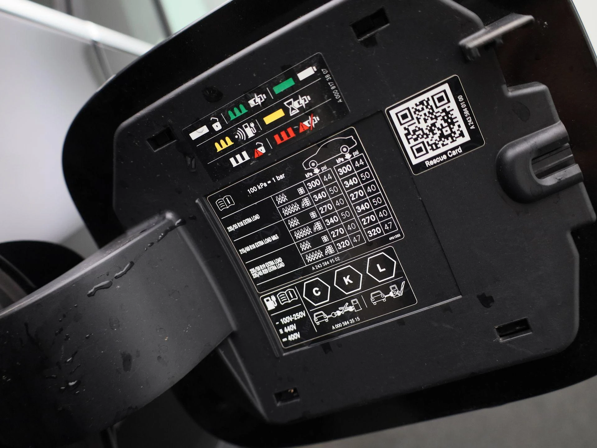 Mercedes-Benz-EQA-image-44