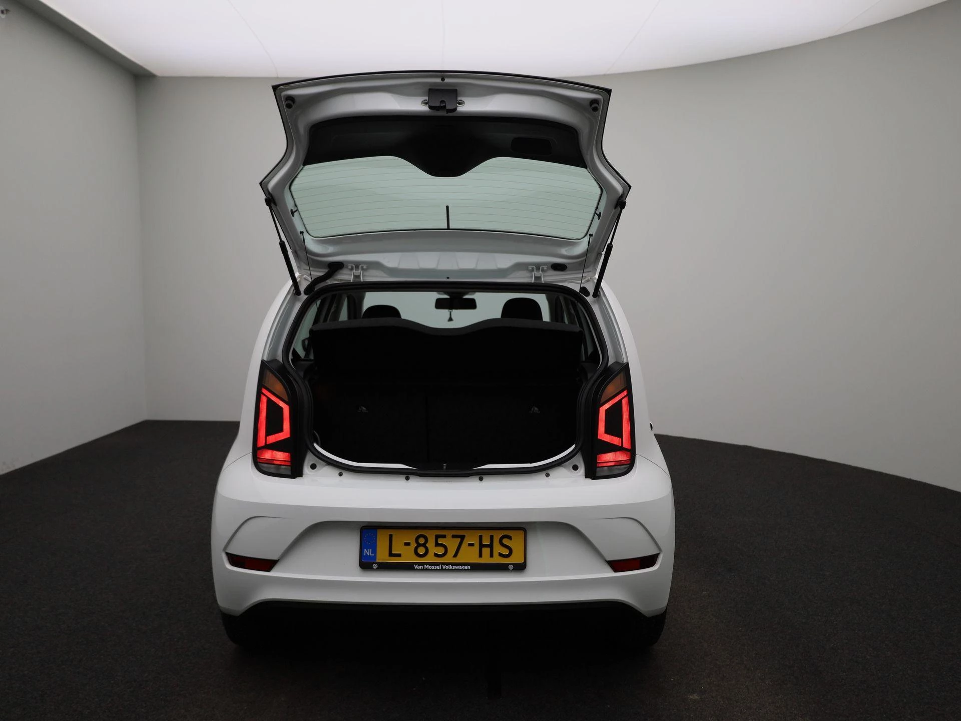 Volkswagen-up!-image-10