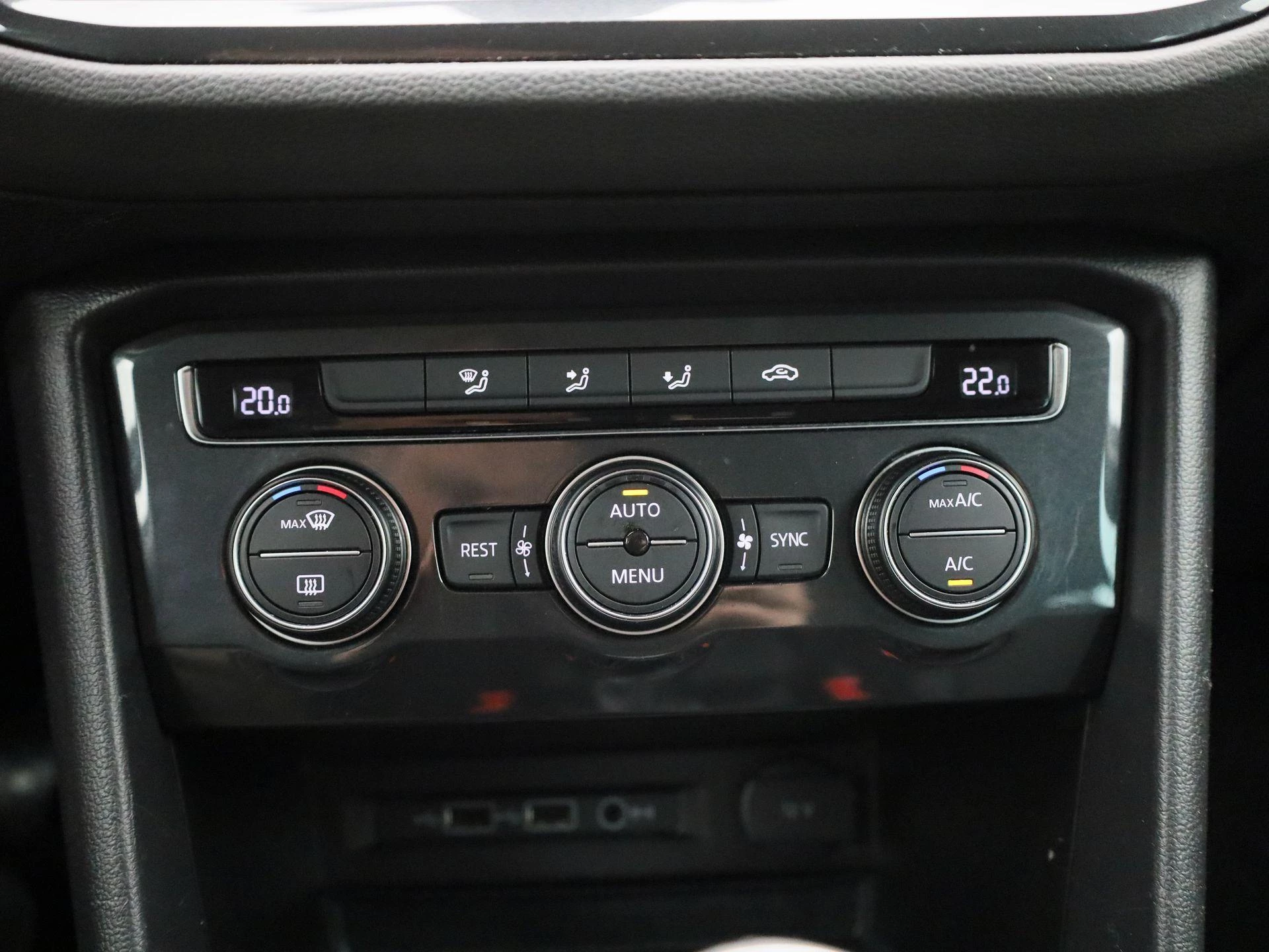 Volkswagen-Tiguan-image-17