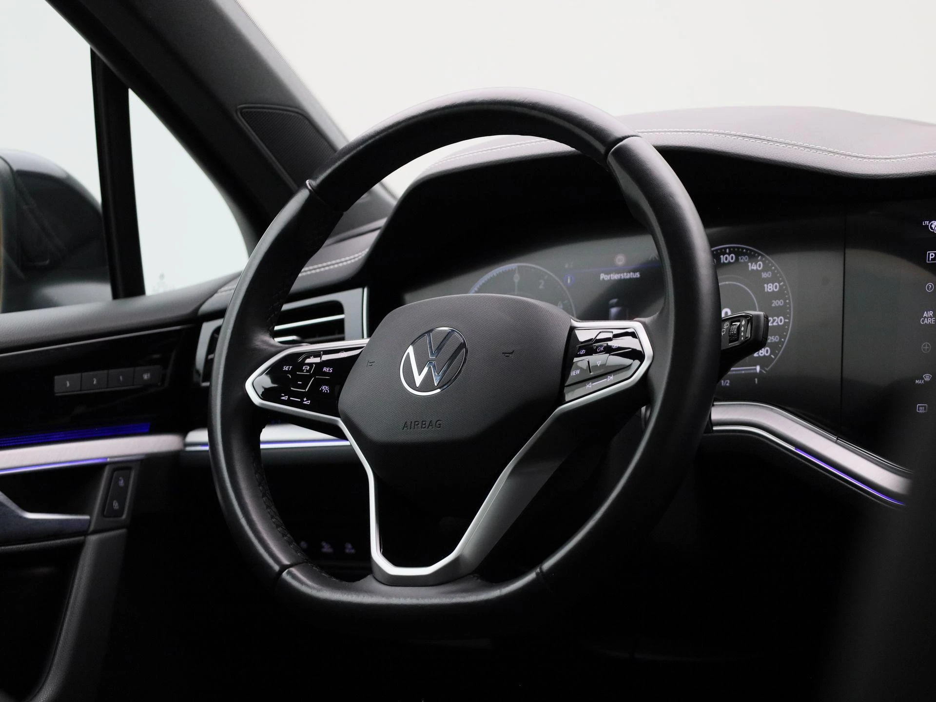 Volkswagen-Touareg-image-49