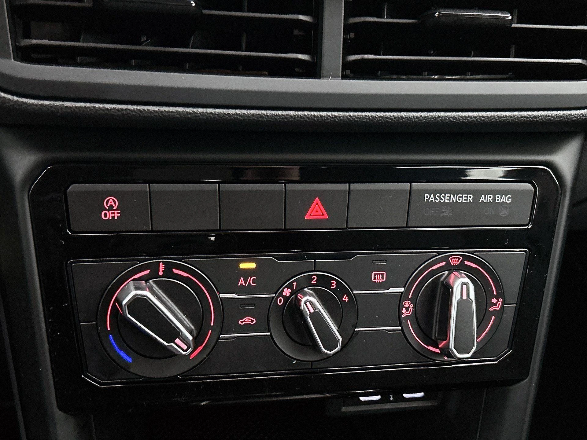 Volkswagen-T-Cross-image-13