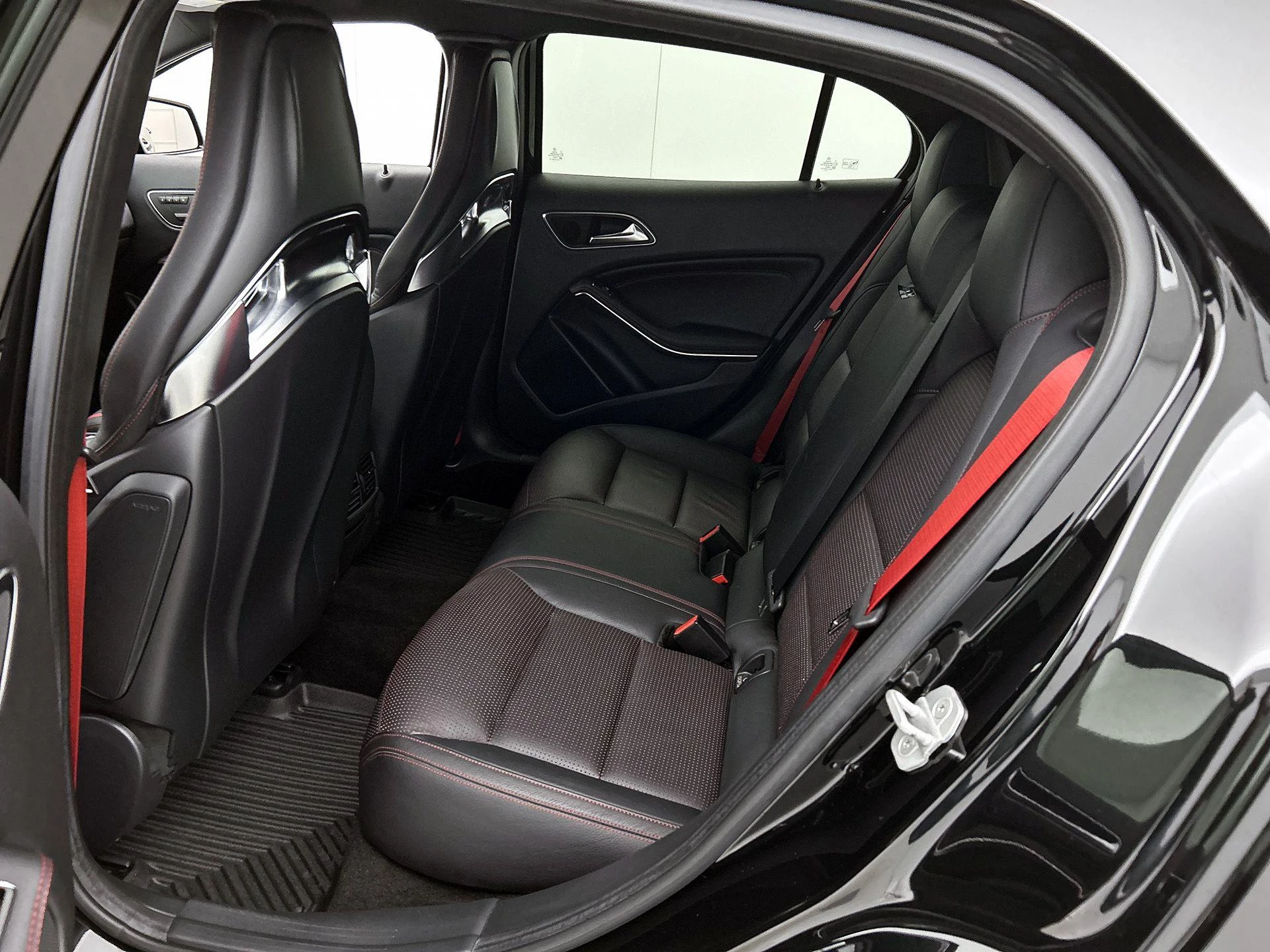Mercedes-Benz-GLA-image-26