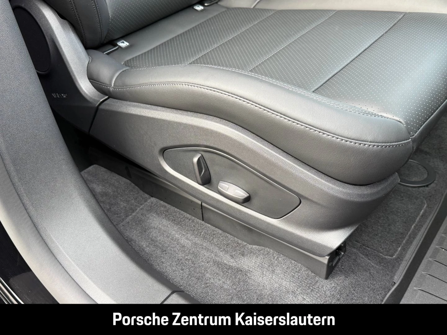 Porsche Macan 4 HA-Lenkung Head-Up Abstandstempomat LED -MK2 Macan 4 HA-Lenkung Head-Up Abstandstempomat LED -