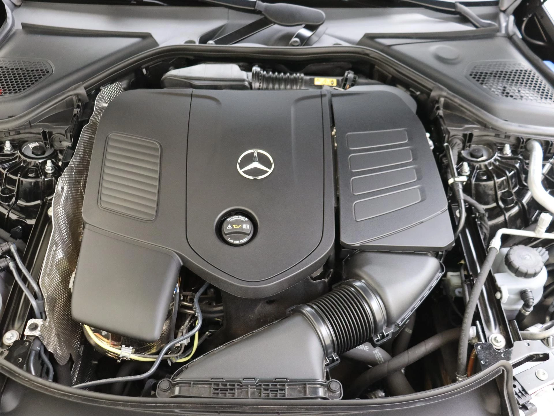 Mercedes-Benz-E-Klasse-image-4