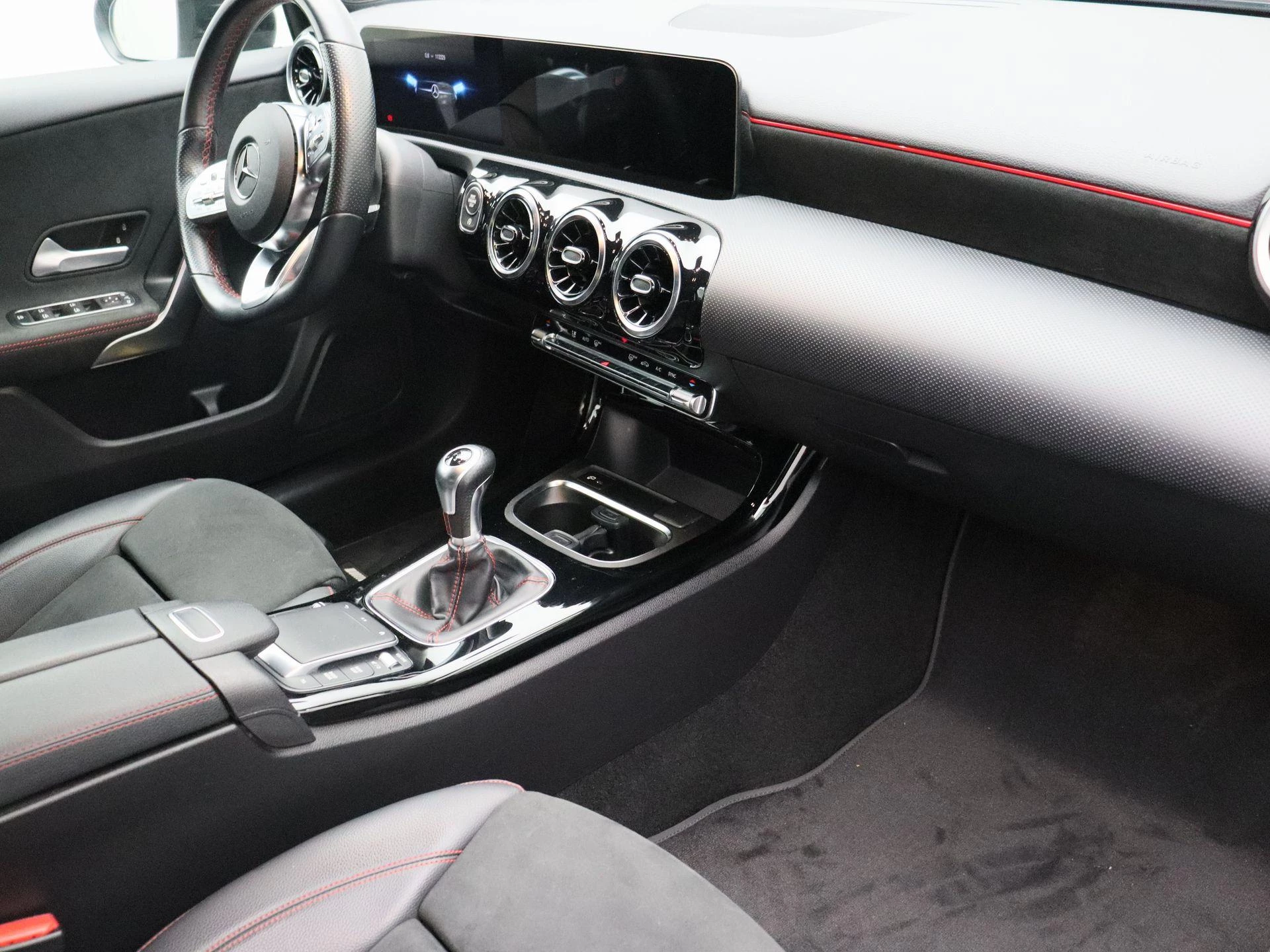 Mercedes-Benz-A-Klasse-image-11