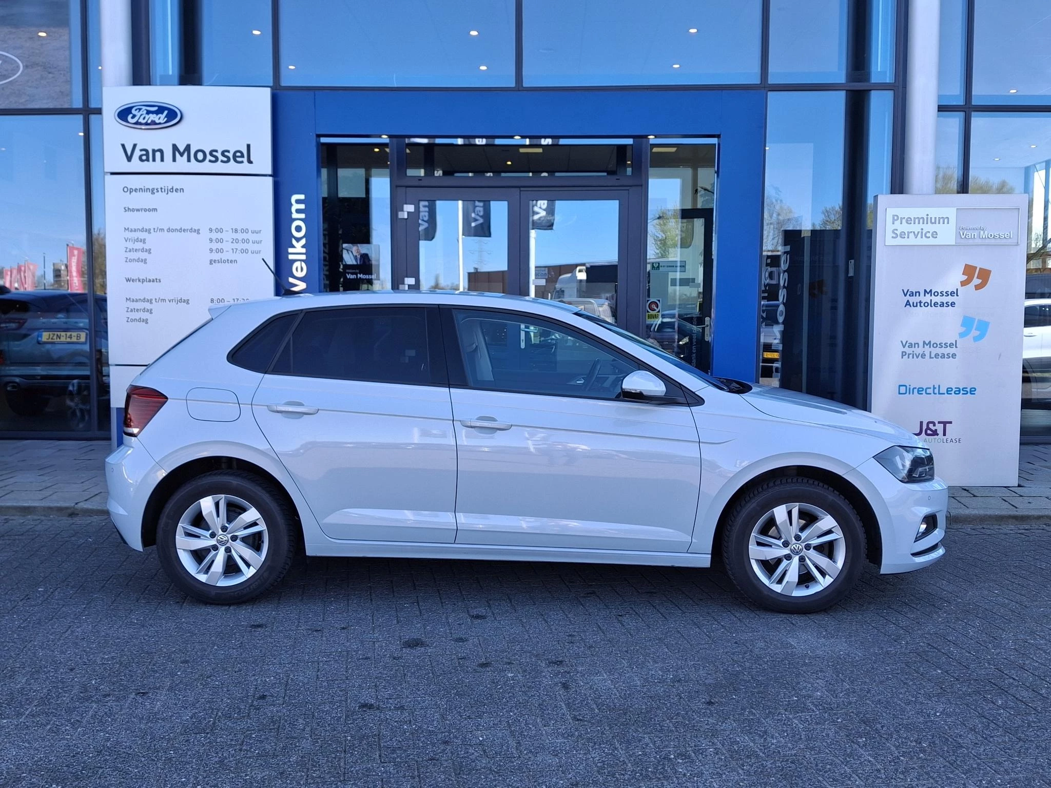 Volkswagen-Polo-image-3