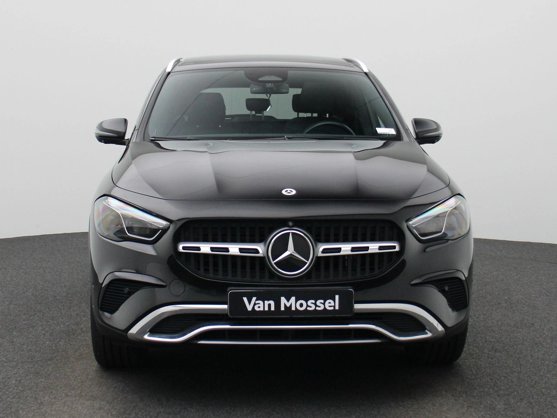 Mercedes-Benz-GLA-image-2