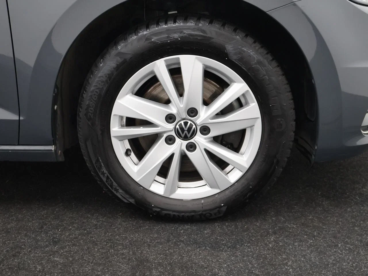 Volkswagen-Touran-image-25