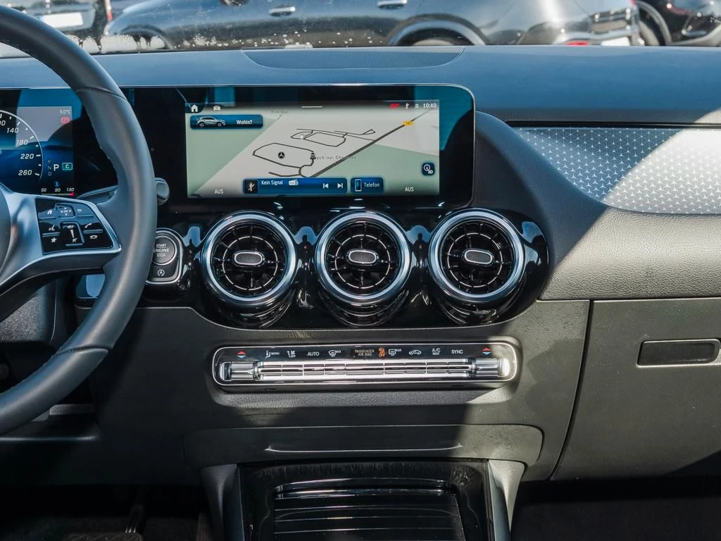 Mercedes-Benz-GLA 200 d-image-10