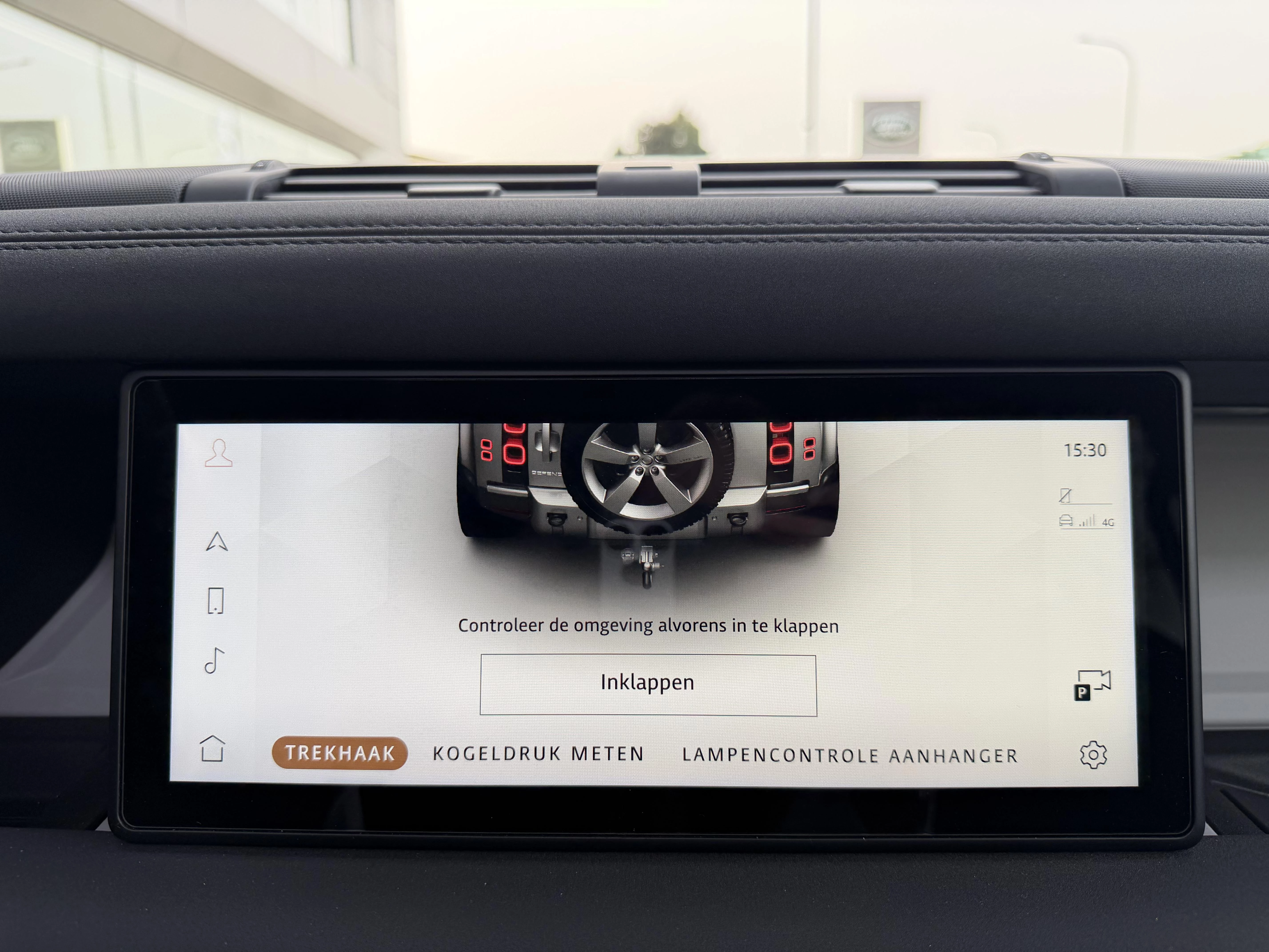 Land Rover Defender 110 D250 SE AWD